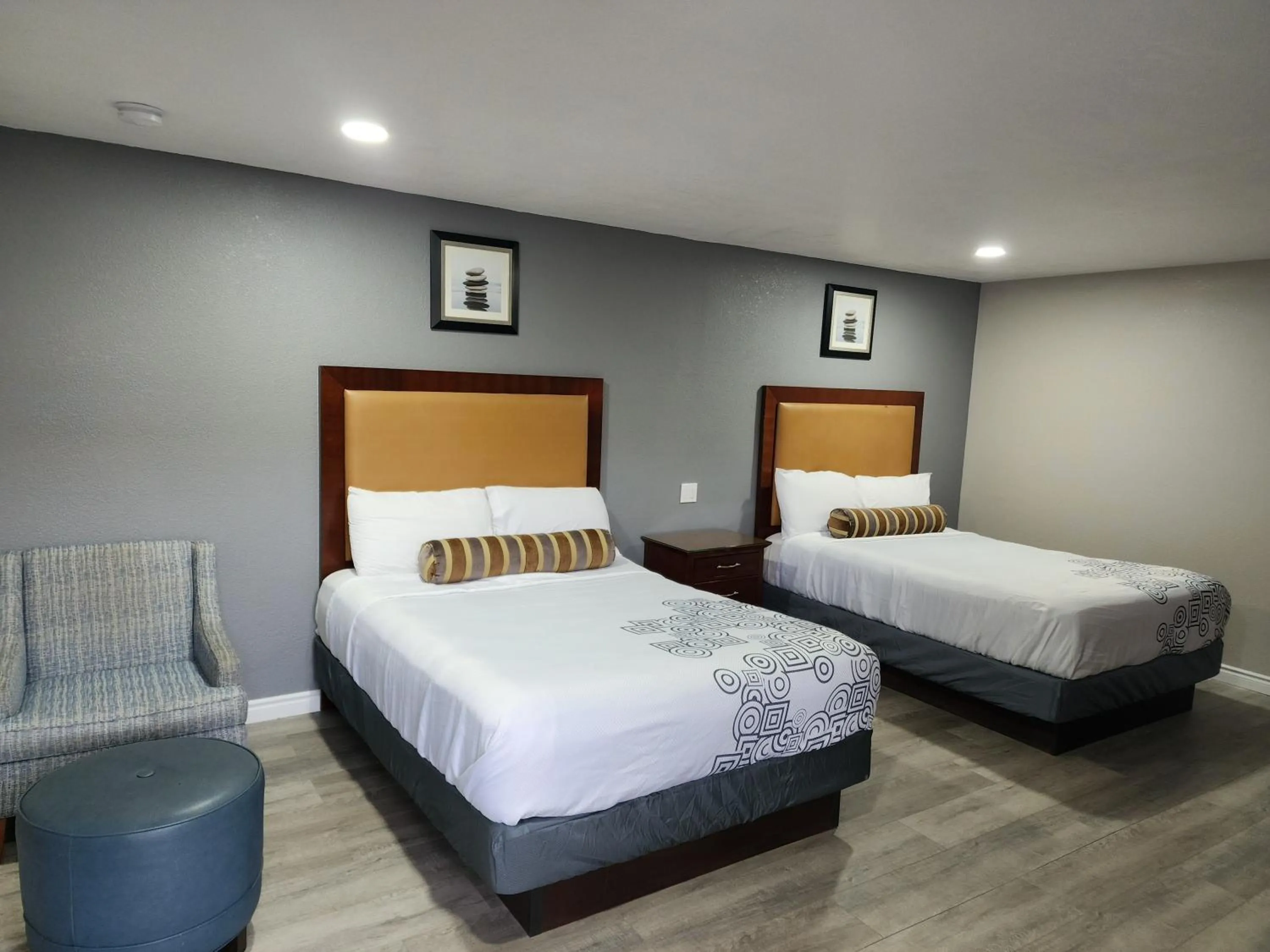 Bed in Star Inn On Route 66, Barstow