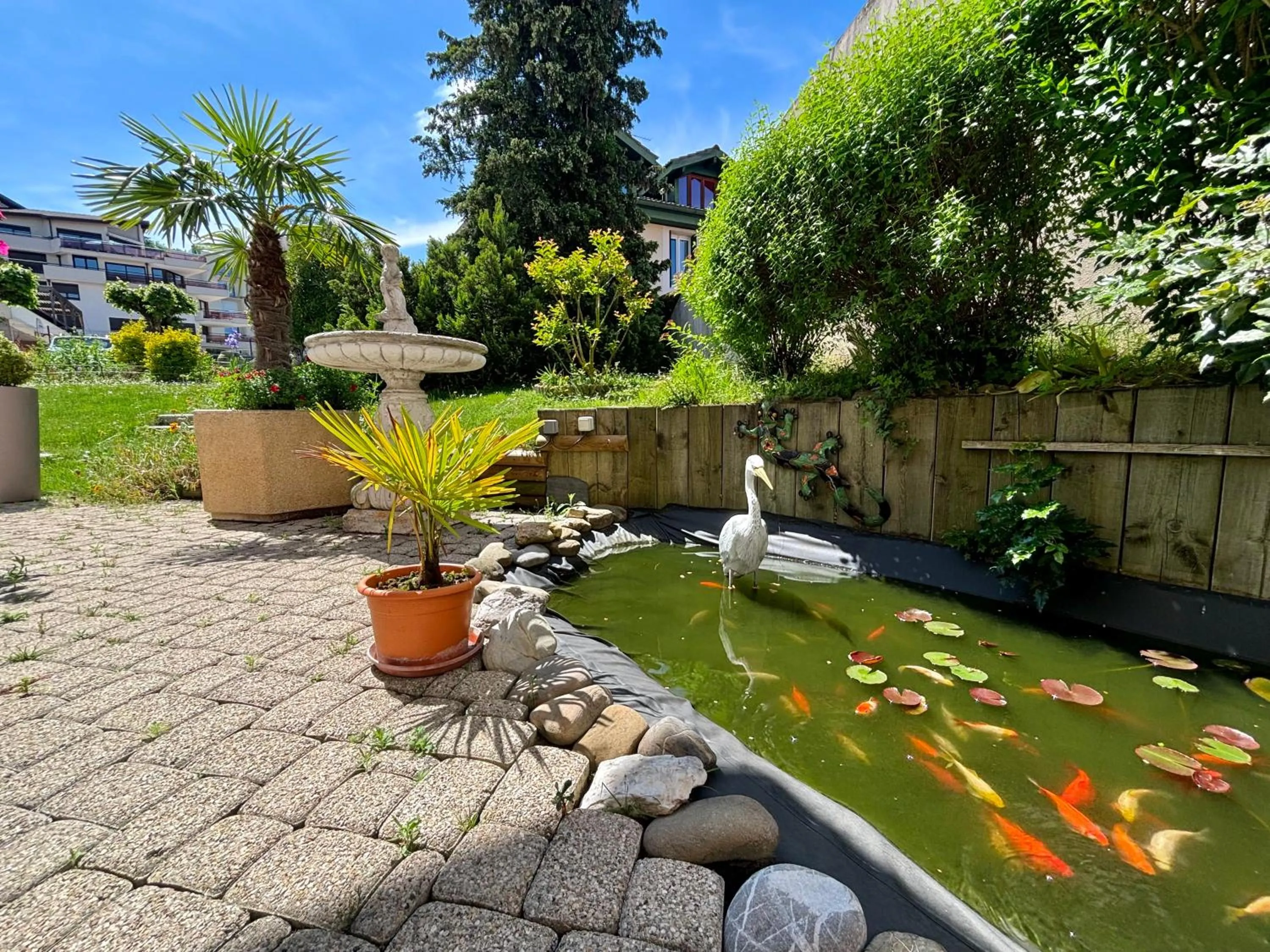 Patio in Hôtel de France Contact-Hôtel