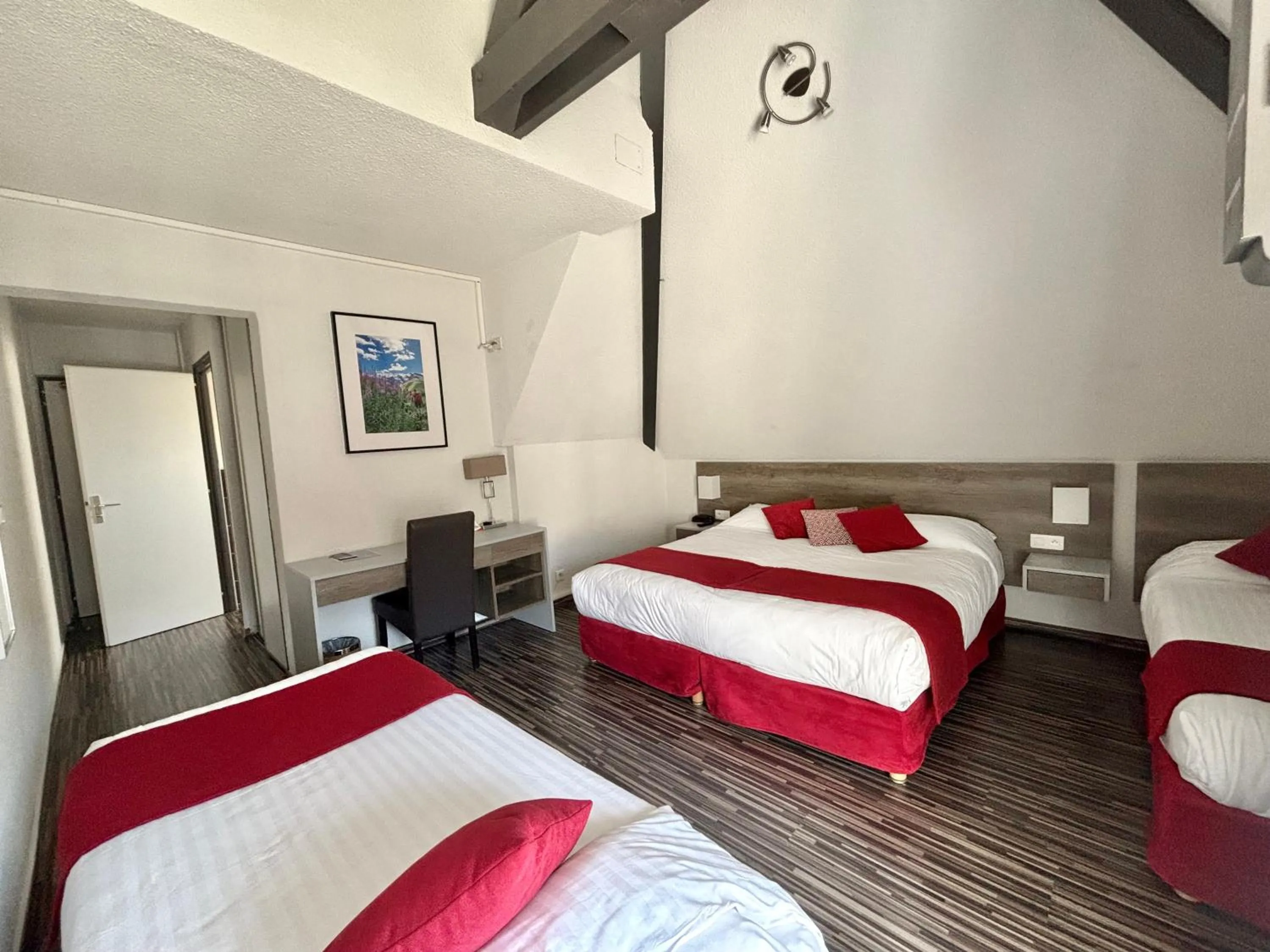 Photo of the whole room, Bed in Hôtel de France Contact-Hôtel