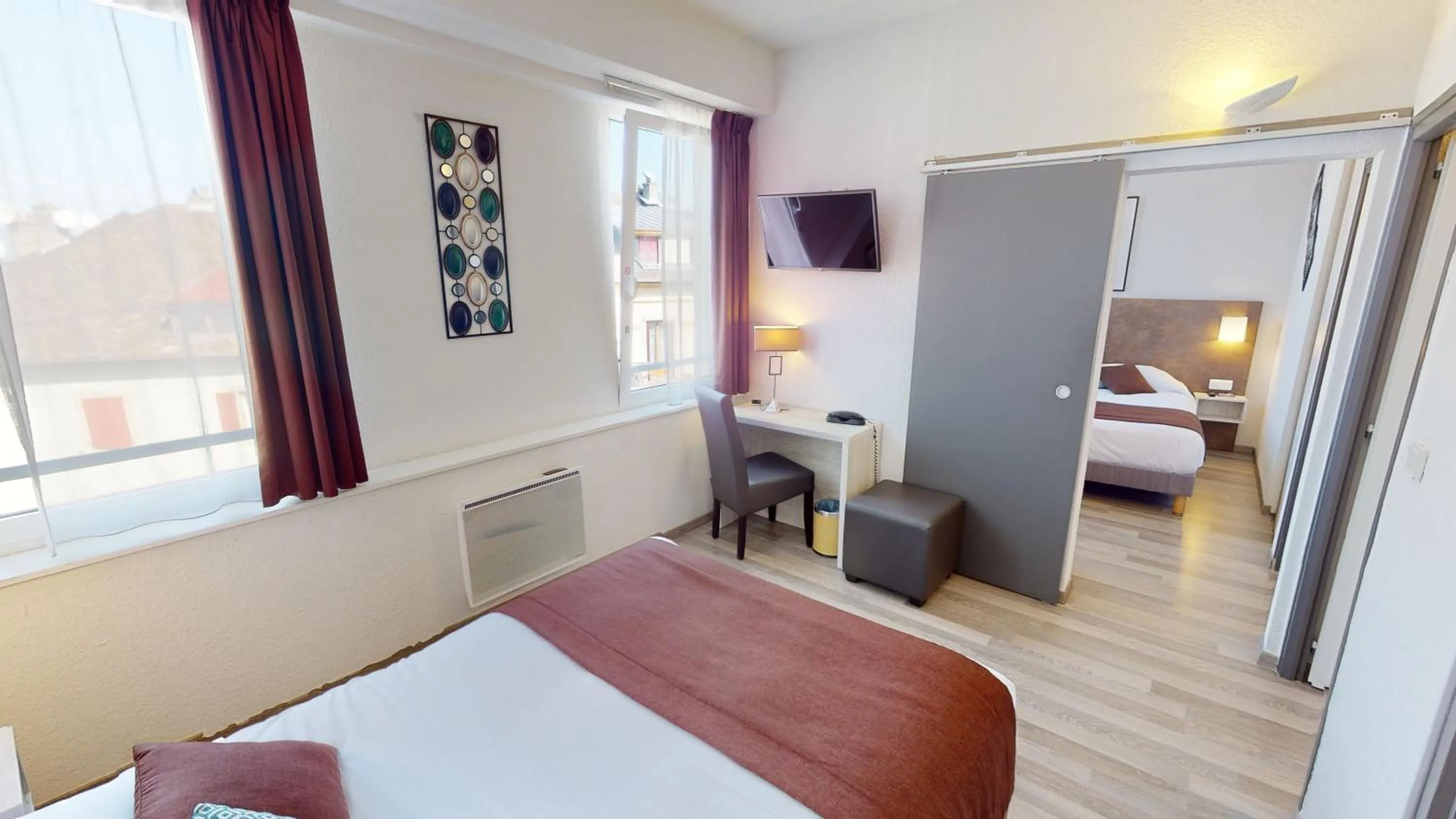 Bed in Hôtel de France Contact-Hôtel