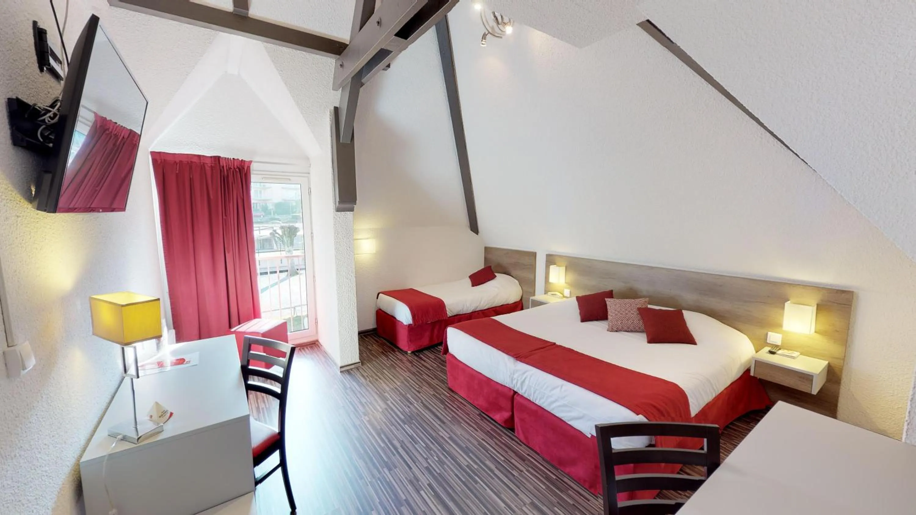 Bed in Hôtel de France Contact-Hôtel