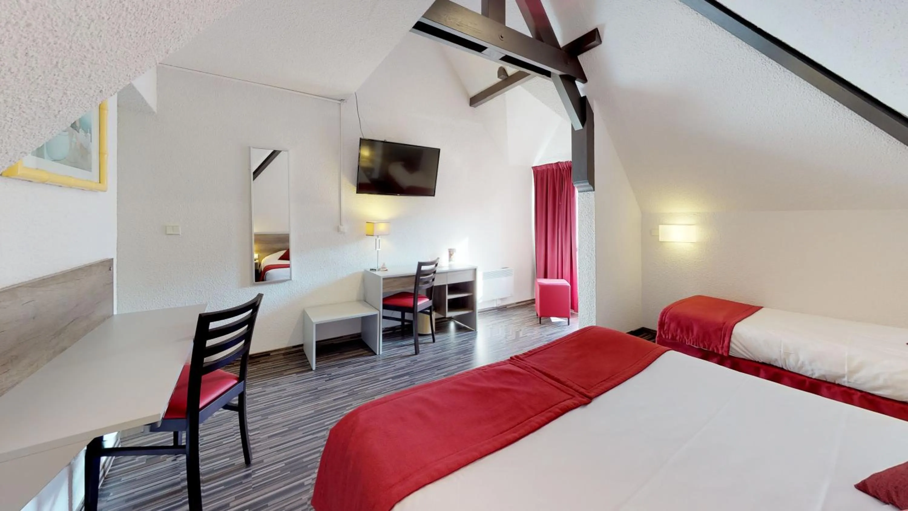 Photo of the whole room, Bed in Hôtel de France Contact-Hôtel