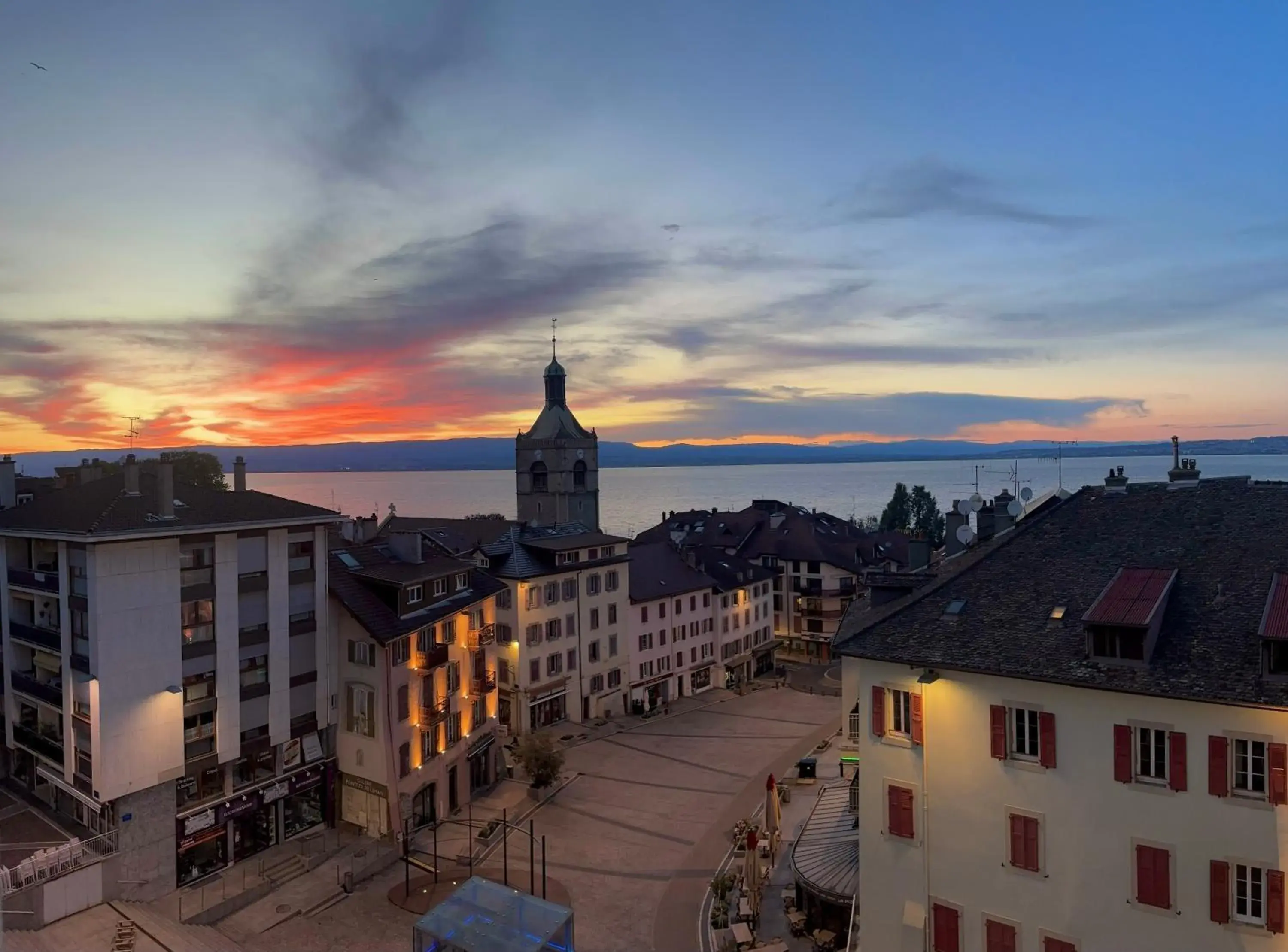 Lake view in Hôtel de France Contact-Hôtel Lake view in Hôtel de France Contact-Hôtel