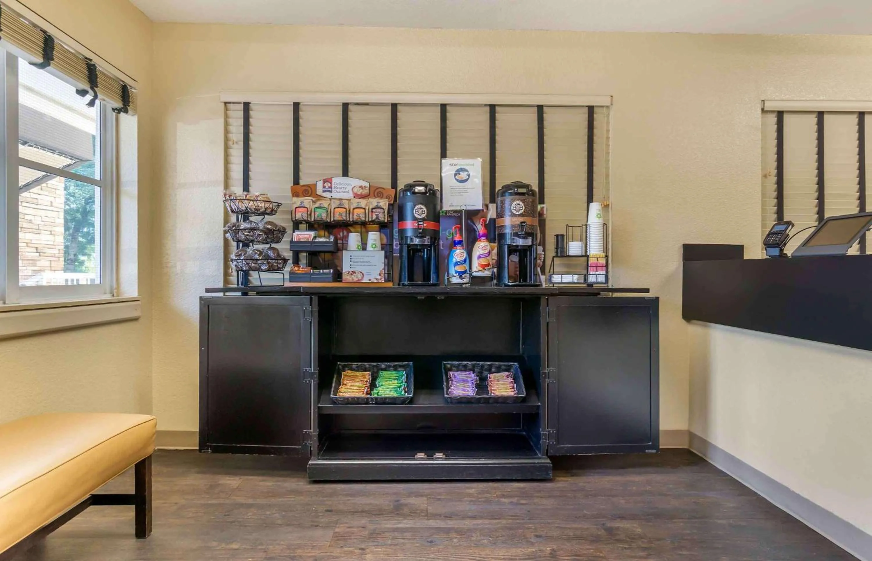 Breakfast in Extended Stay America Suites - Seattle - Tukwila