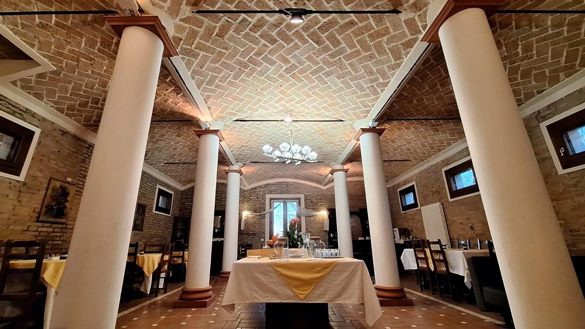 Restaurant/places to eat in Ca' Bianca