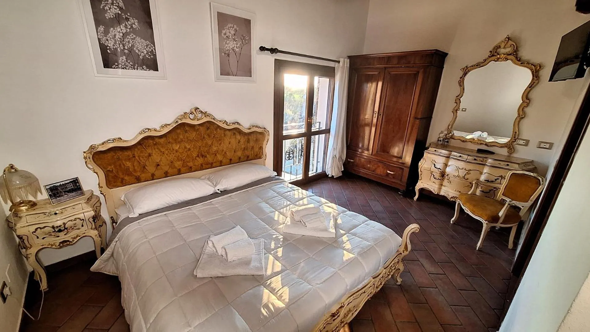 Photo of the whole room, Bed in Ca' Bianca