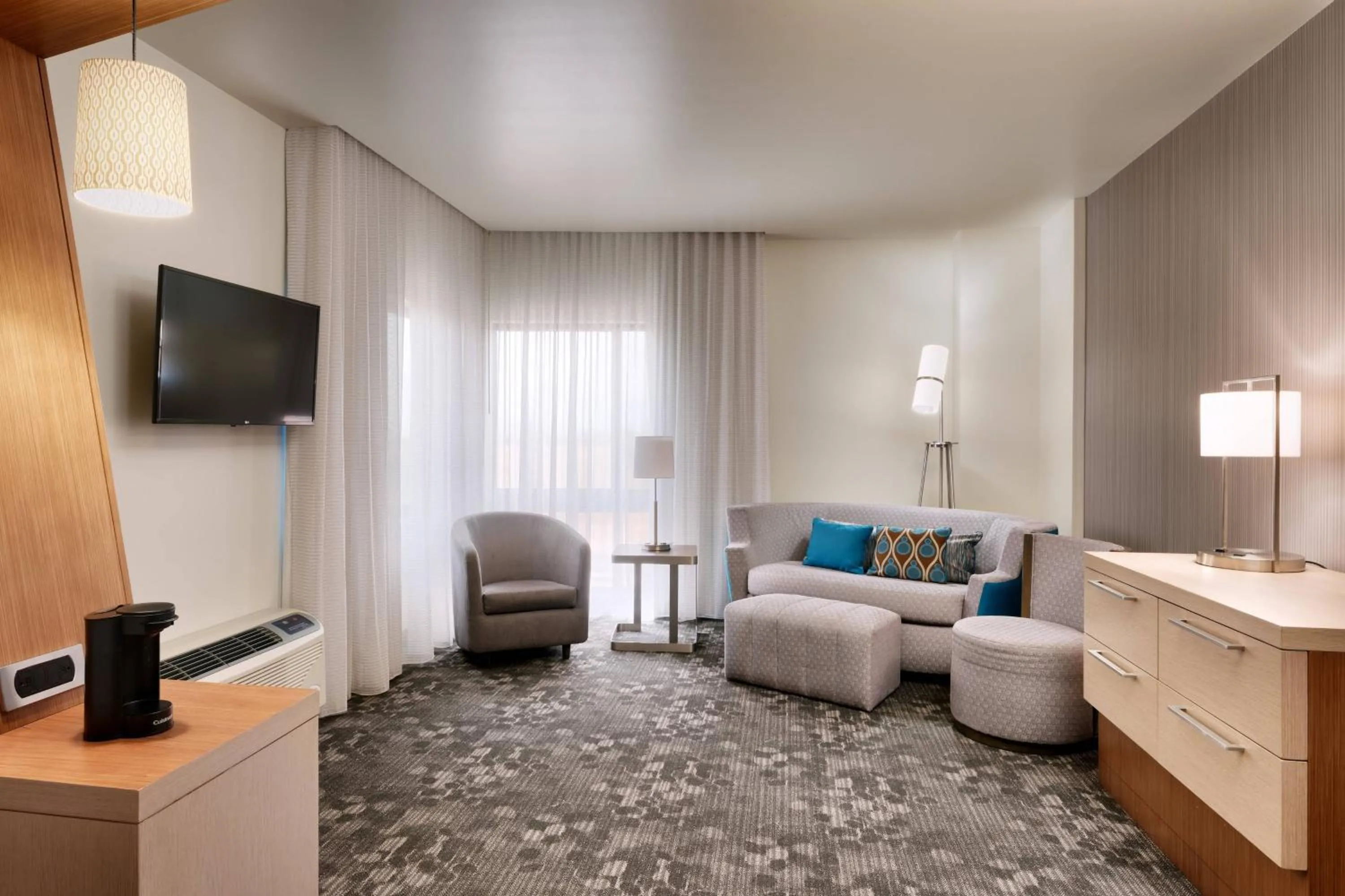 Living room in Courtyard by Marriott Phoenix Mesa Gateway Airport