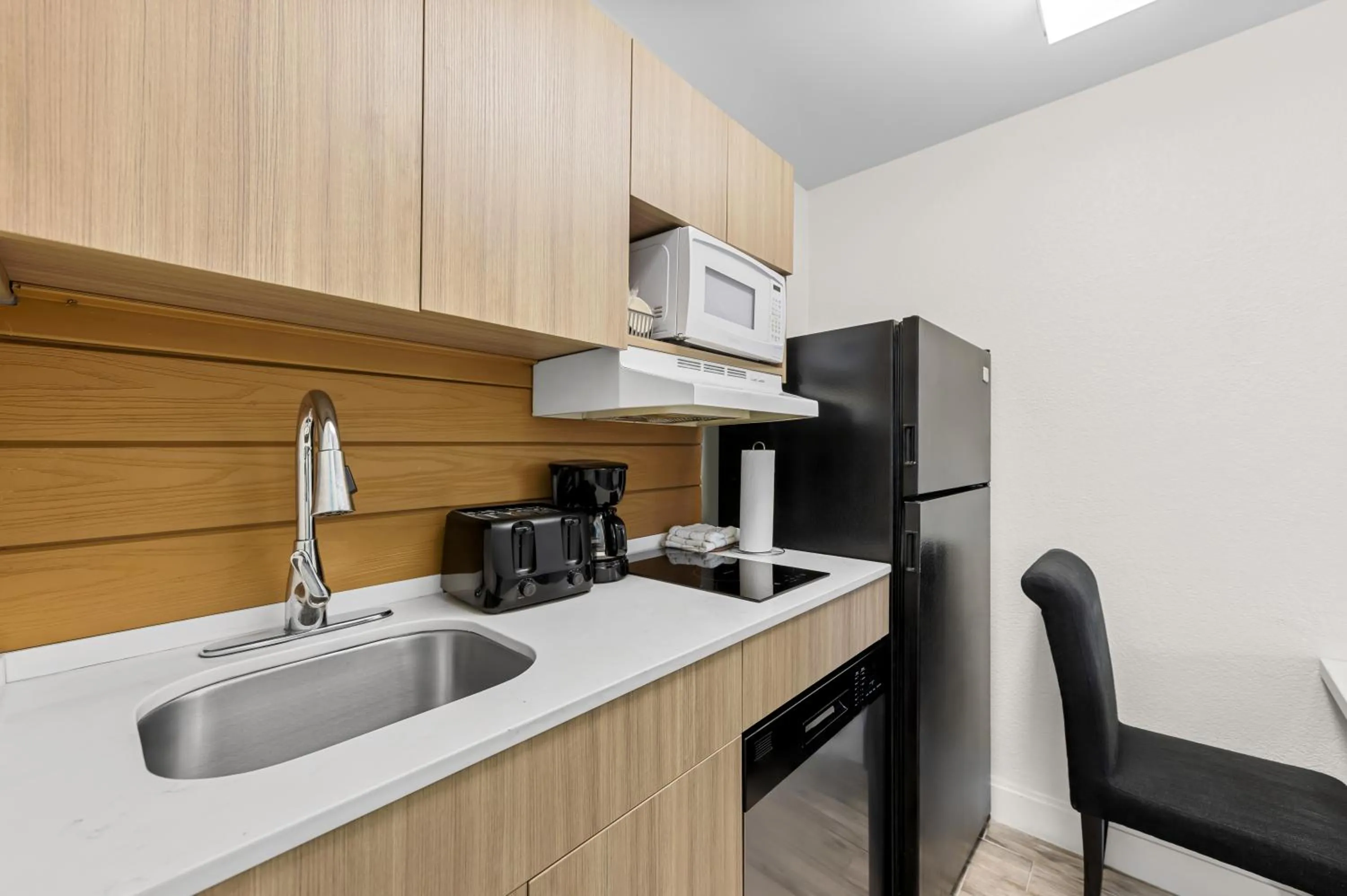 Kitchen or kitchenette in MainStay Suites Knoxville - Cedar Bluff