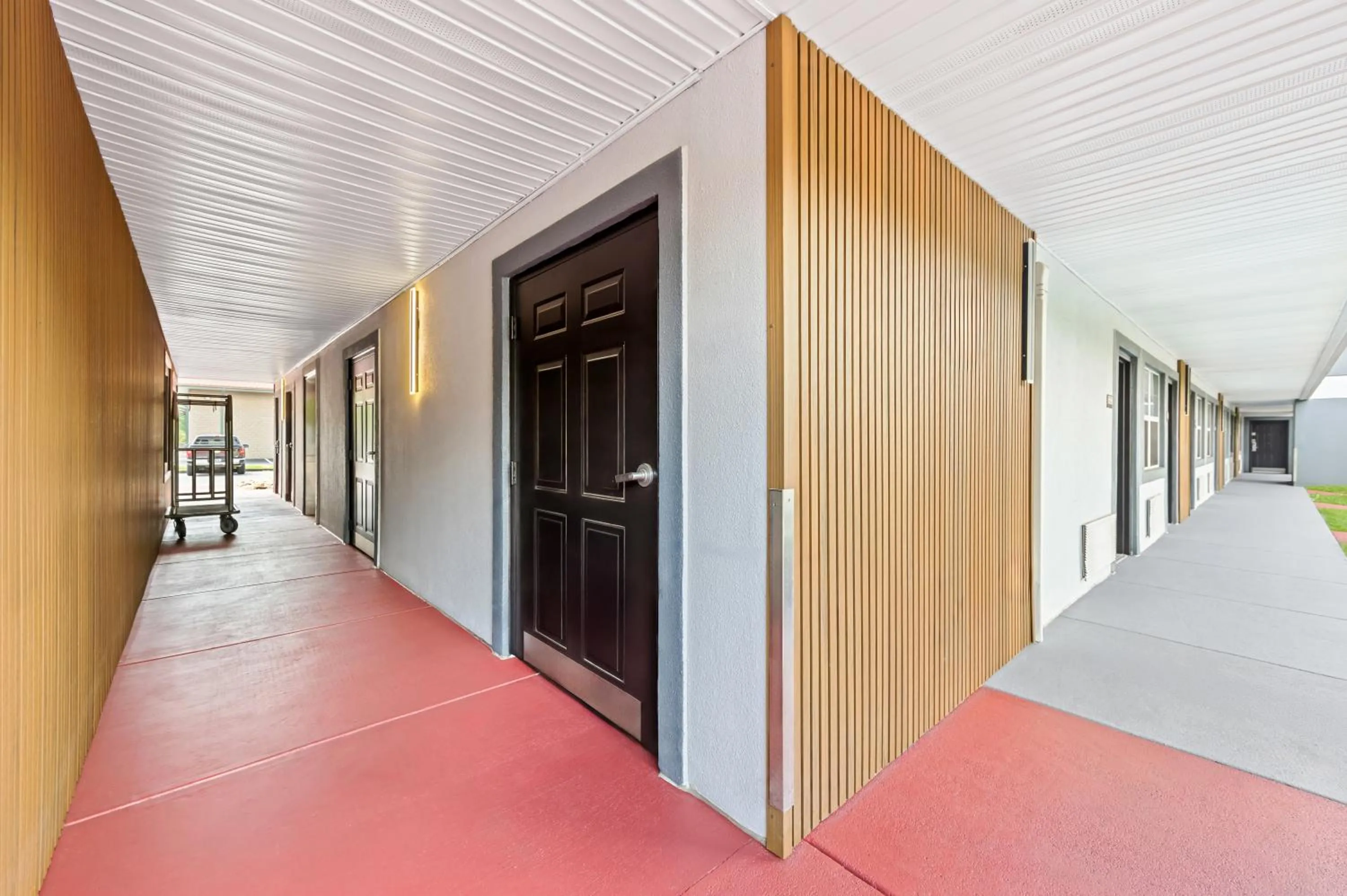 Property building in MainStay Suites Knoxville - Cedar Bluff