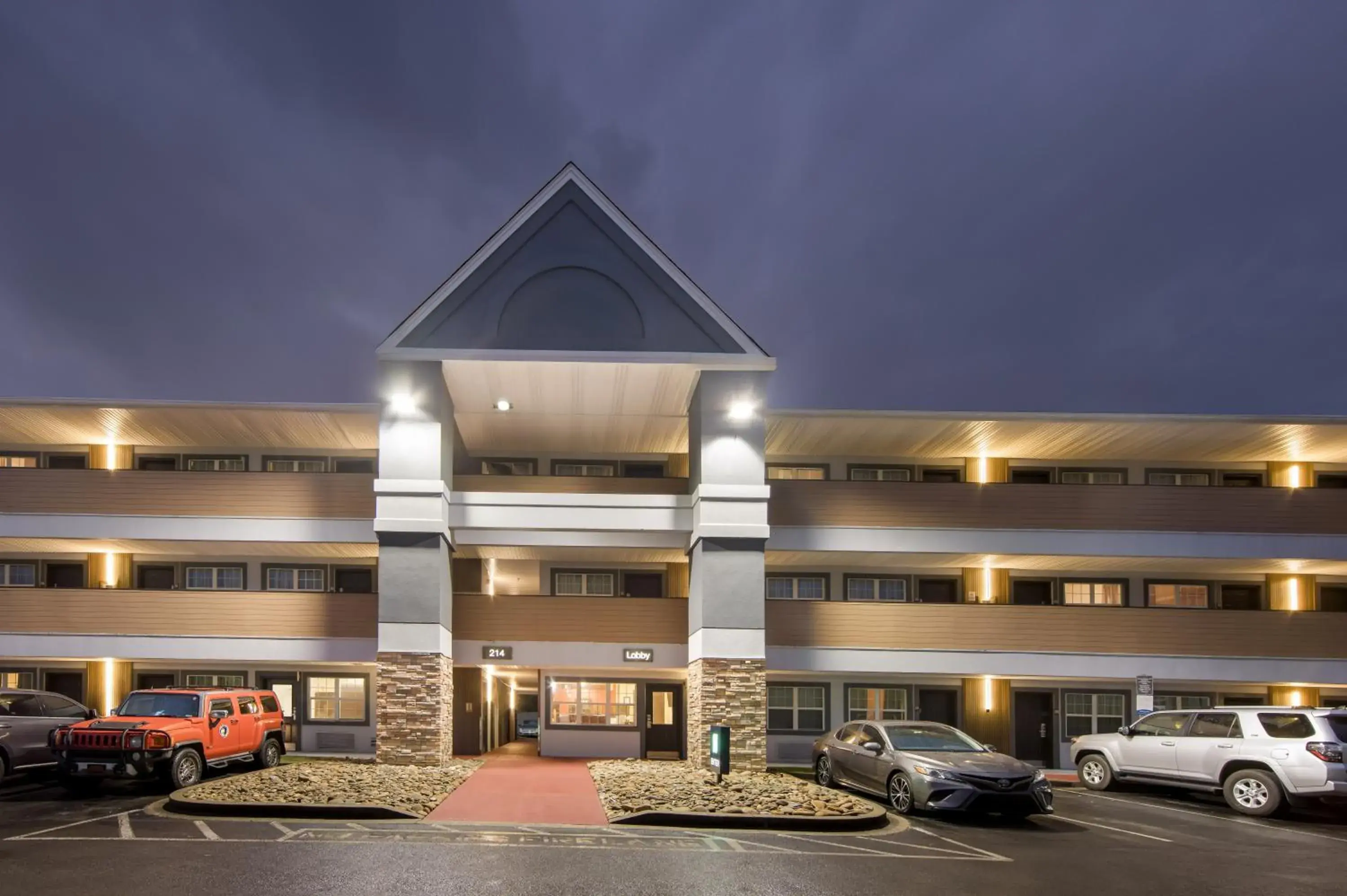 Property building in MainStay Suites Knoxville - Cedar Bluff Property building in MainStay Suites Knoxville - Cedar Bluff