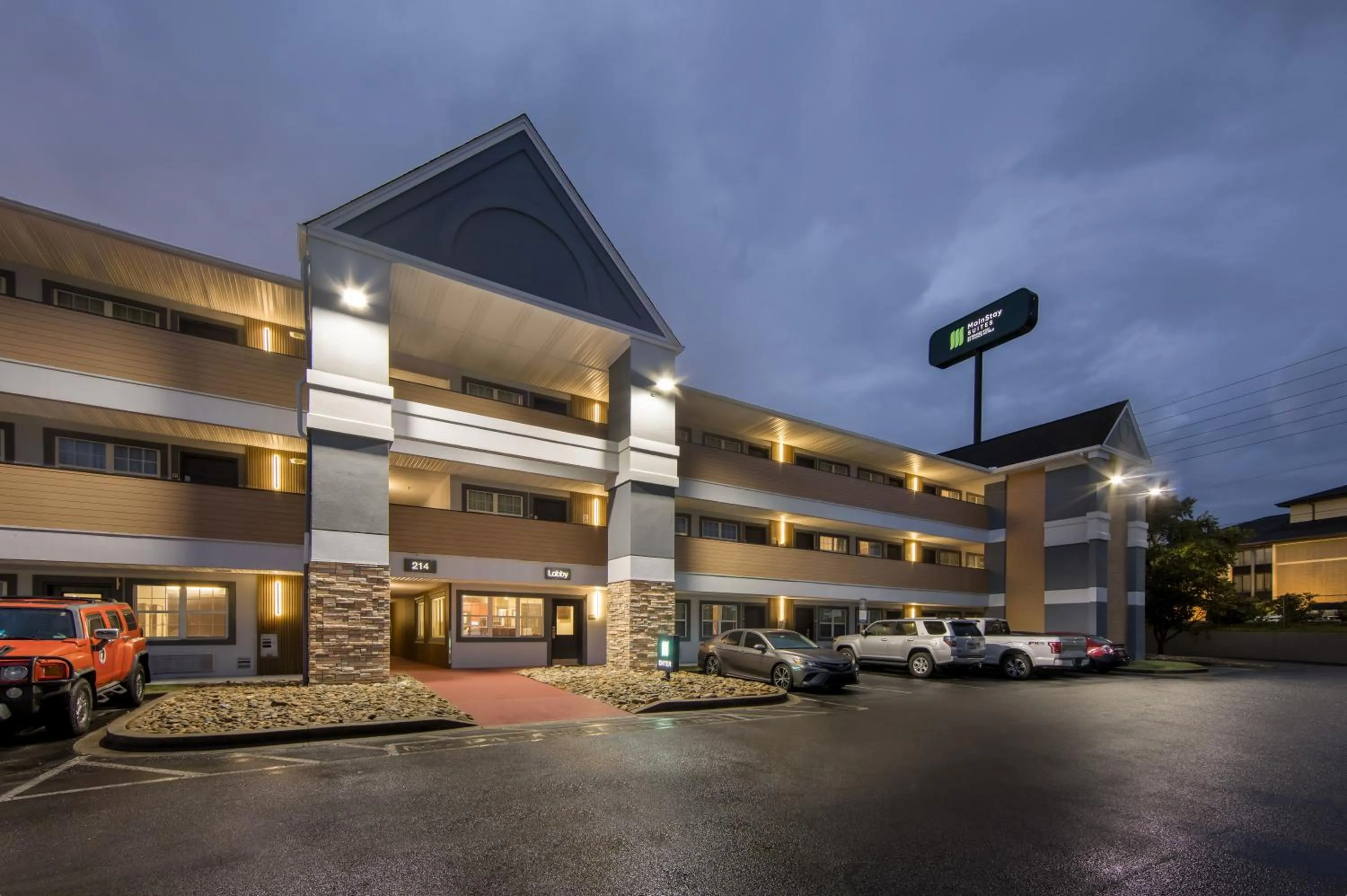 Property building in MainStay Suites Knoxville - Cedar Bluff