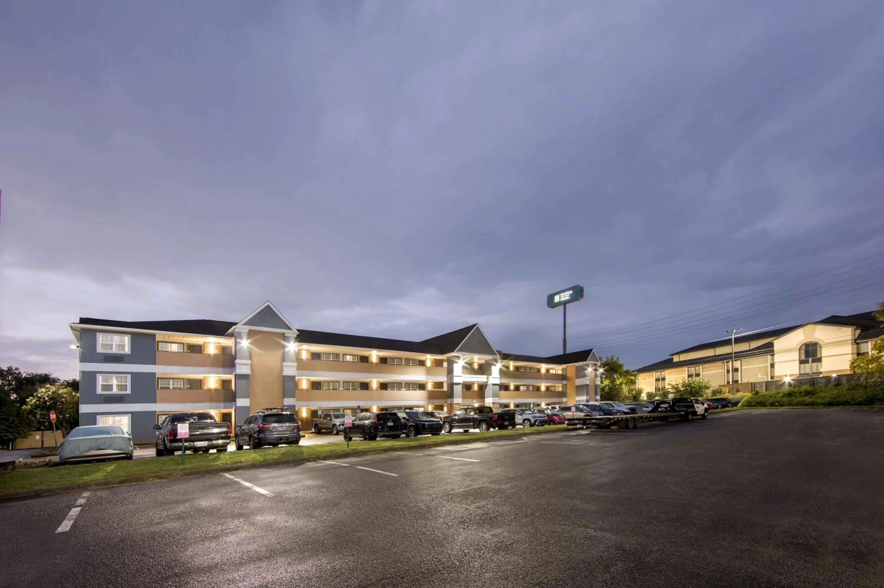 Property building in MainStay Suites Knoxville - Cedar Bluff