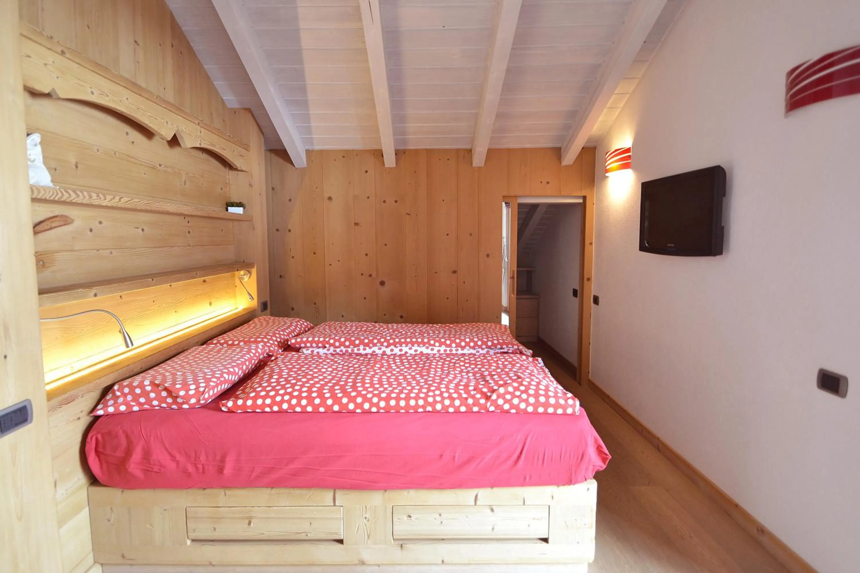 Bedroom, Bed in Appartamenti Calanda - Livigno Center
