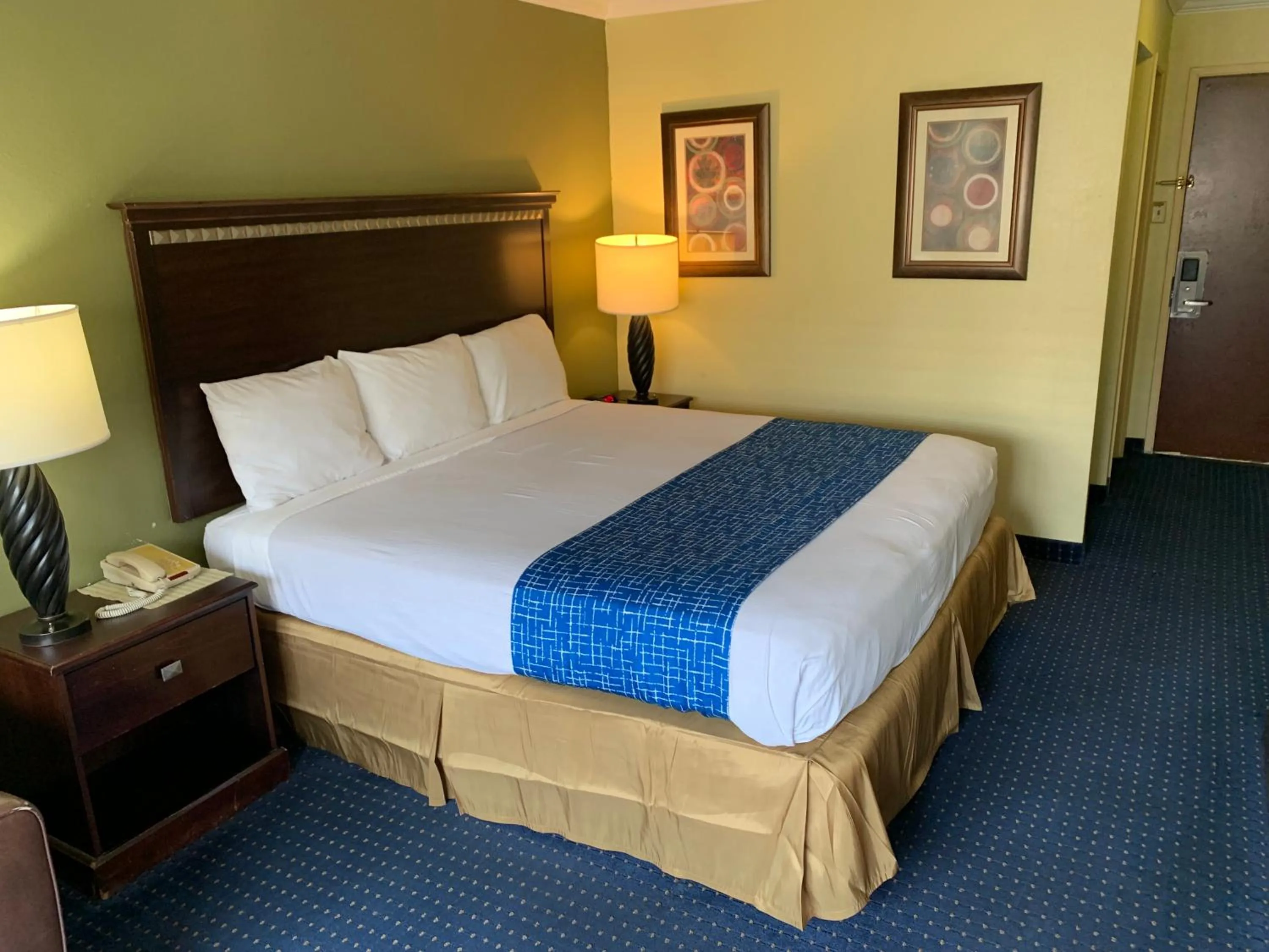 Photo of the whole room, Bed in Travelodge by Wyndham Odessa