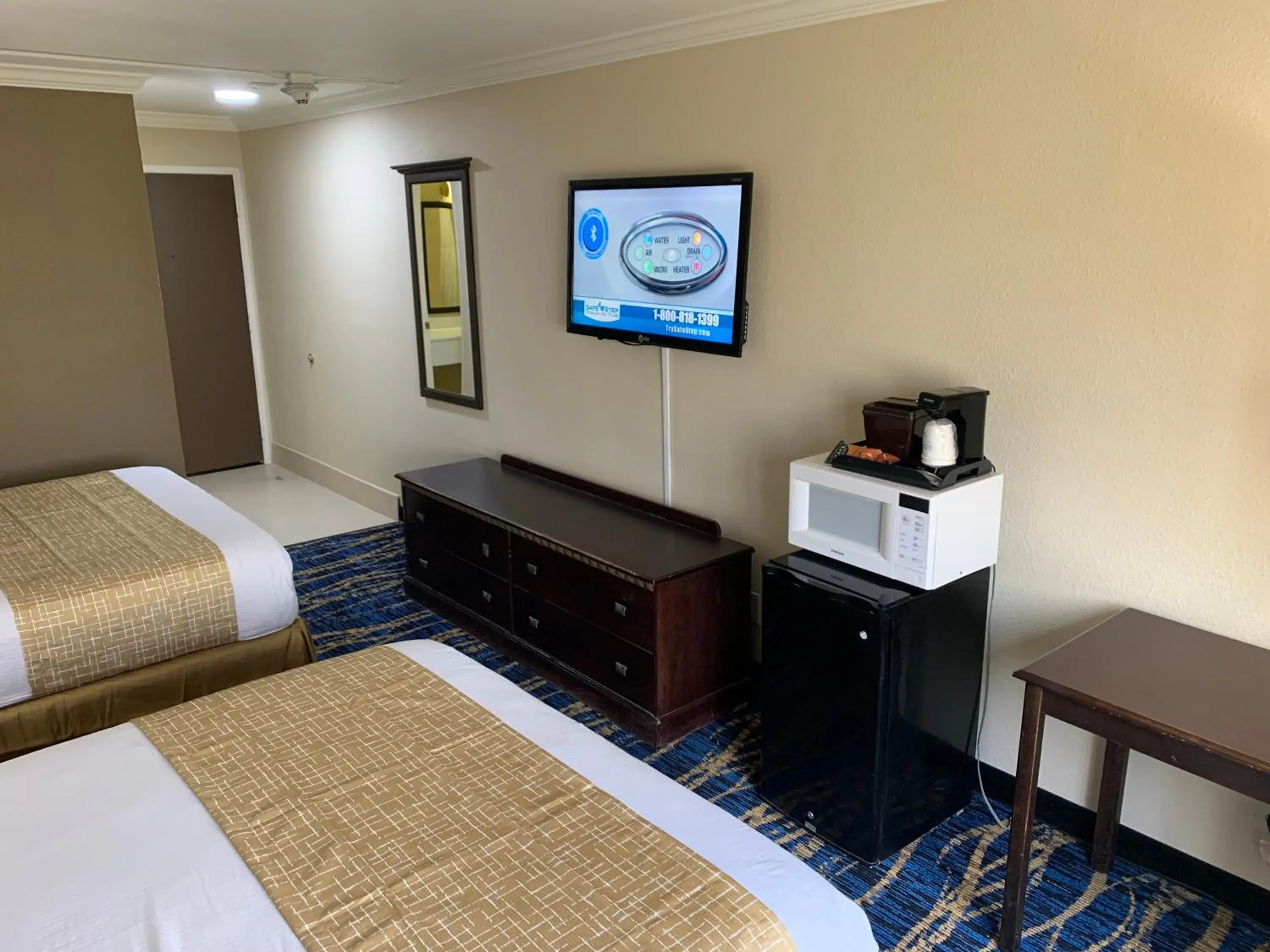 TV and multimedia, Bed in Travelodge by Wyndham Odessa TV and multimedia, Bed in Travelodge by Wyndham Odessa