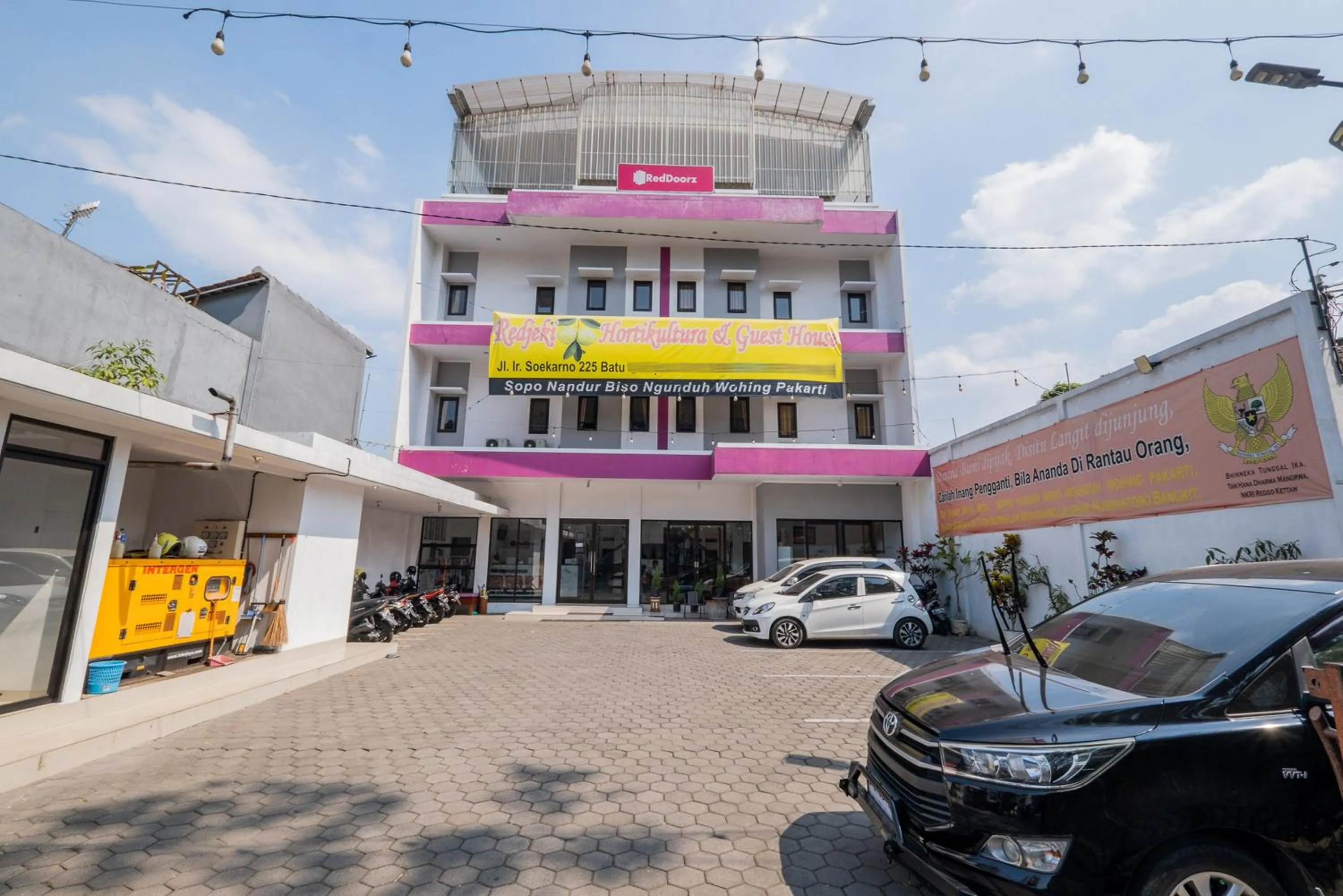 Property building in RedDoorz near Jawa Timur Park 3