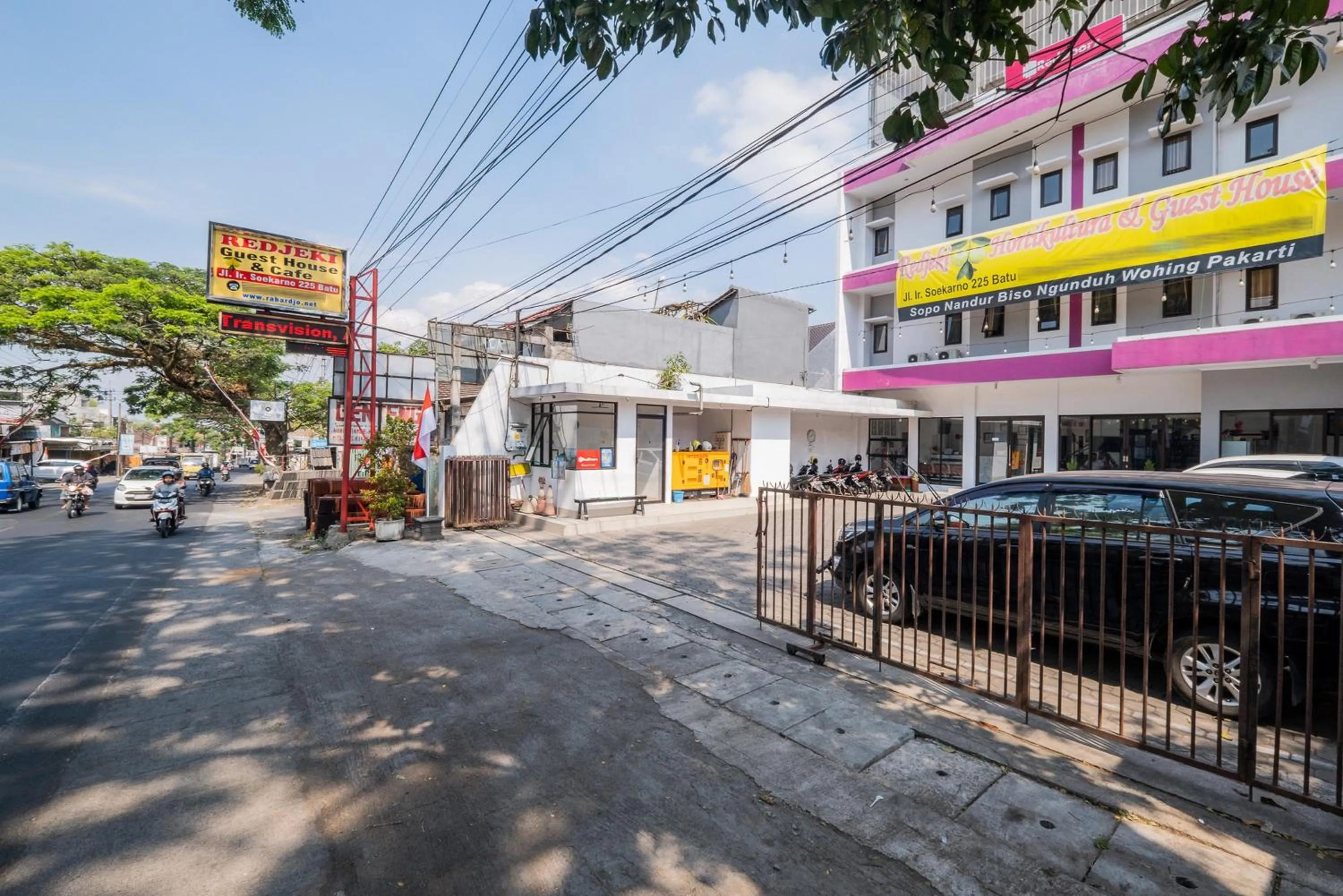 Property building in RedDoorz near Jawa Timur Park 3