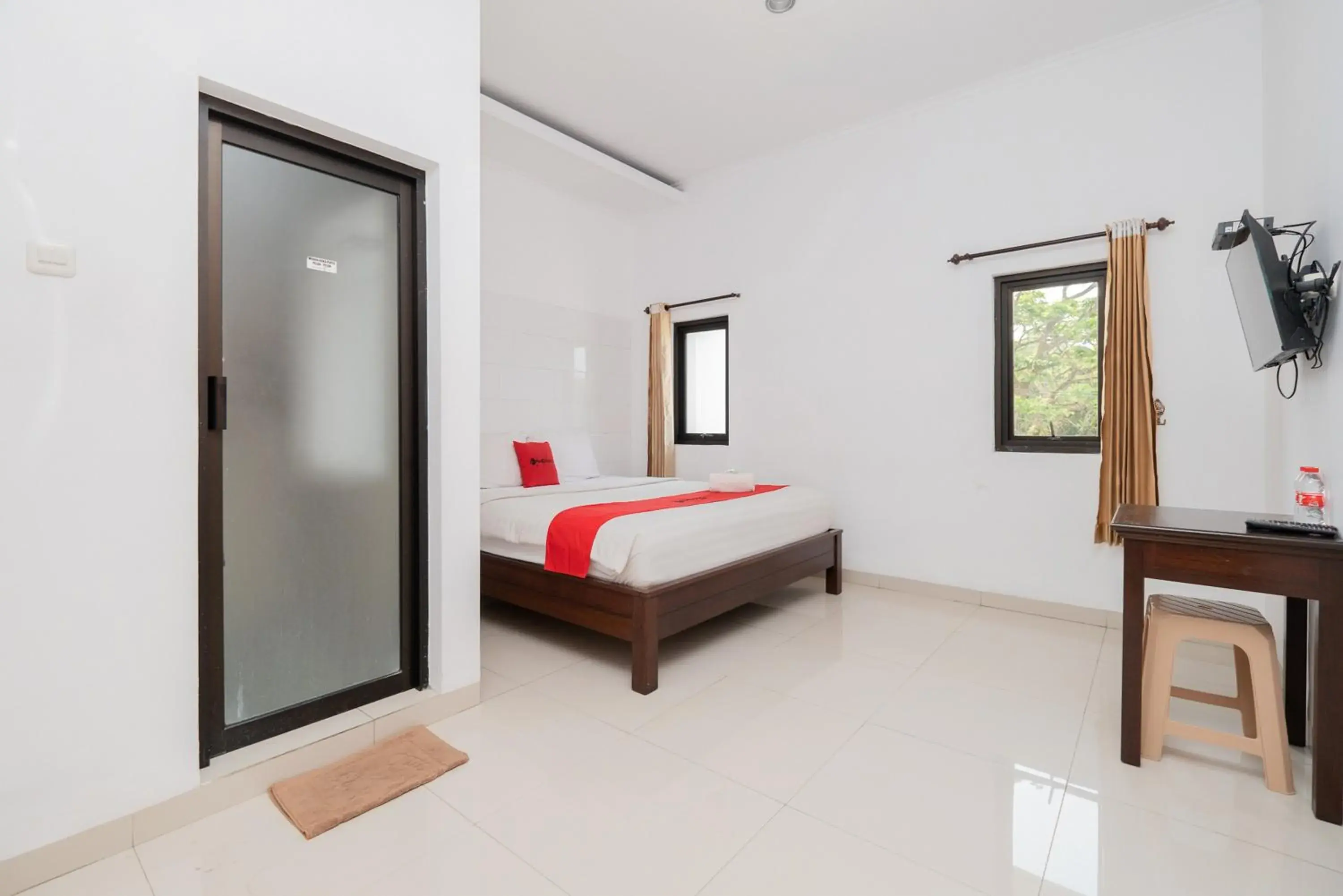 Bed in RedDoorz near Jawa Timur Park 3 Bed in RedDoorz near Jawa Timur Park 3
