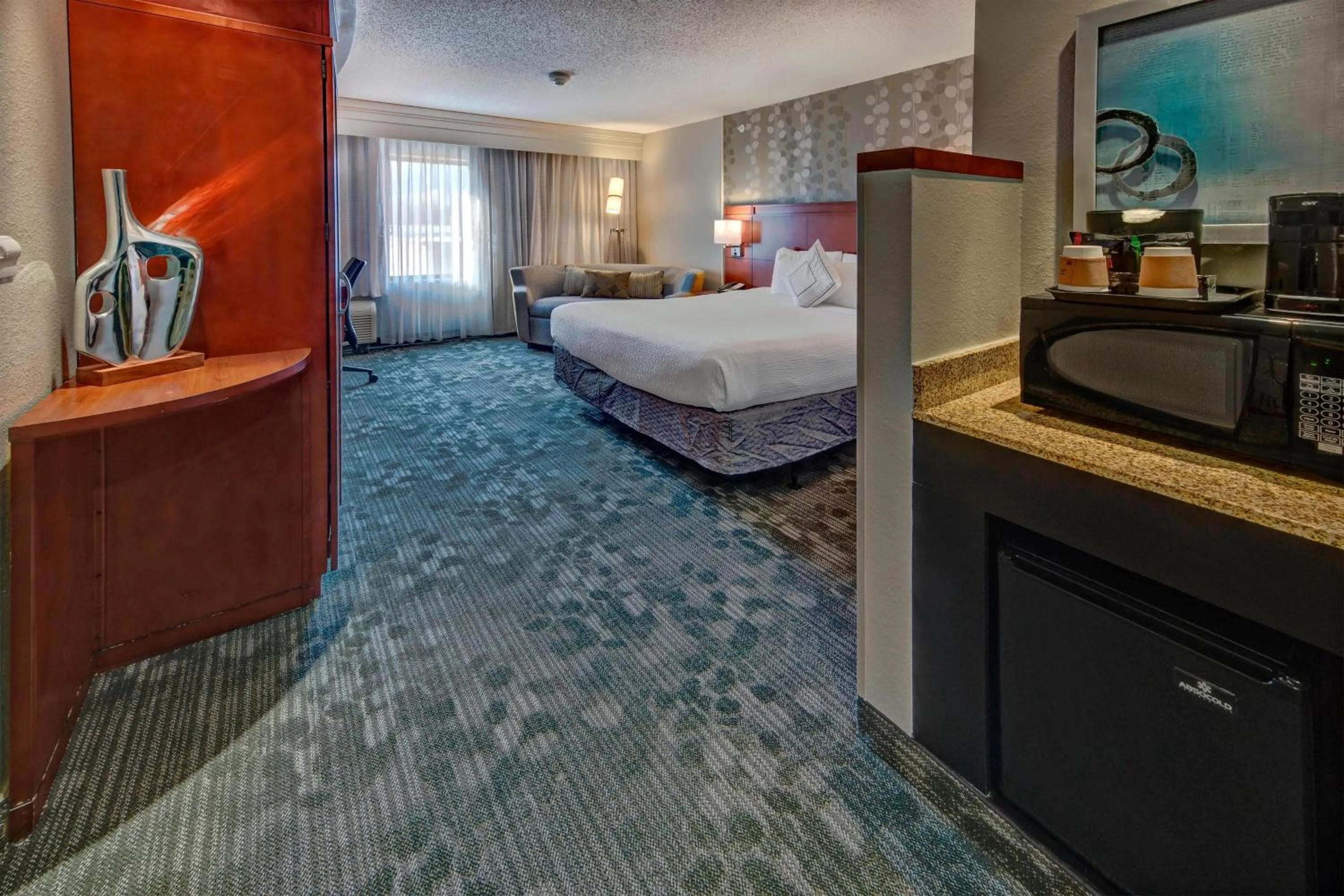 Photo of the whole room, Bed in Courtyard by Marriott Alexandria