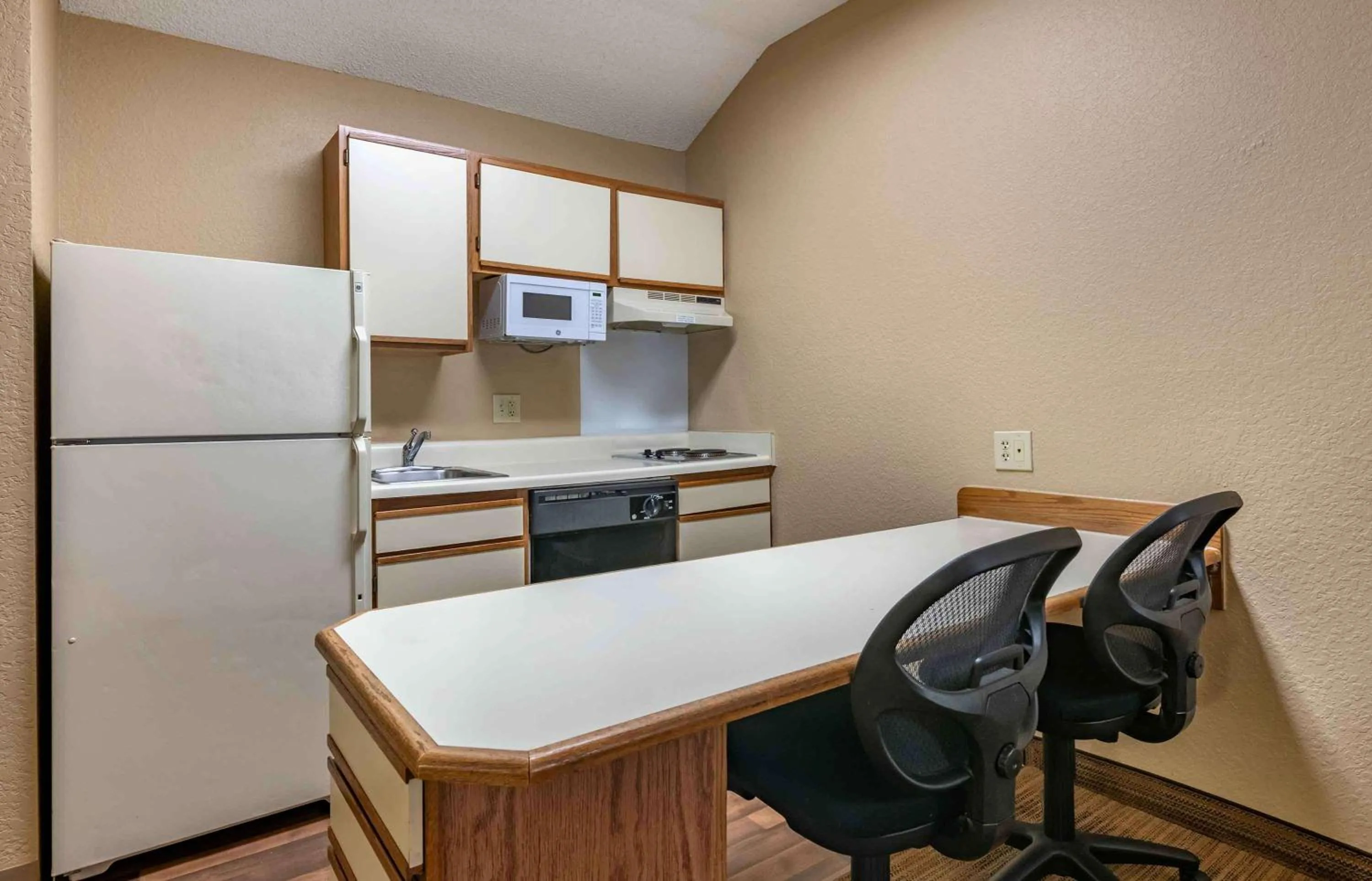 Kitchen or kitchenette in Extended Stay America Suites - Dallas - Plano Parkway