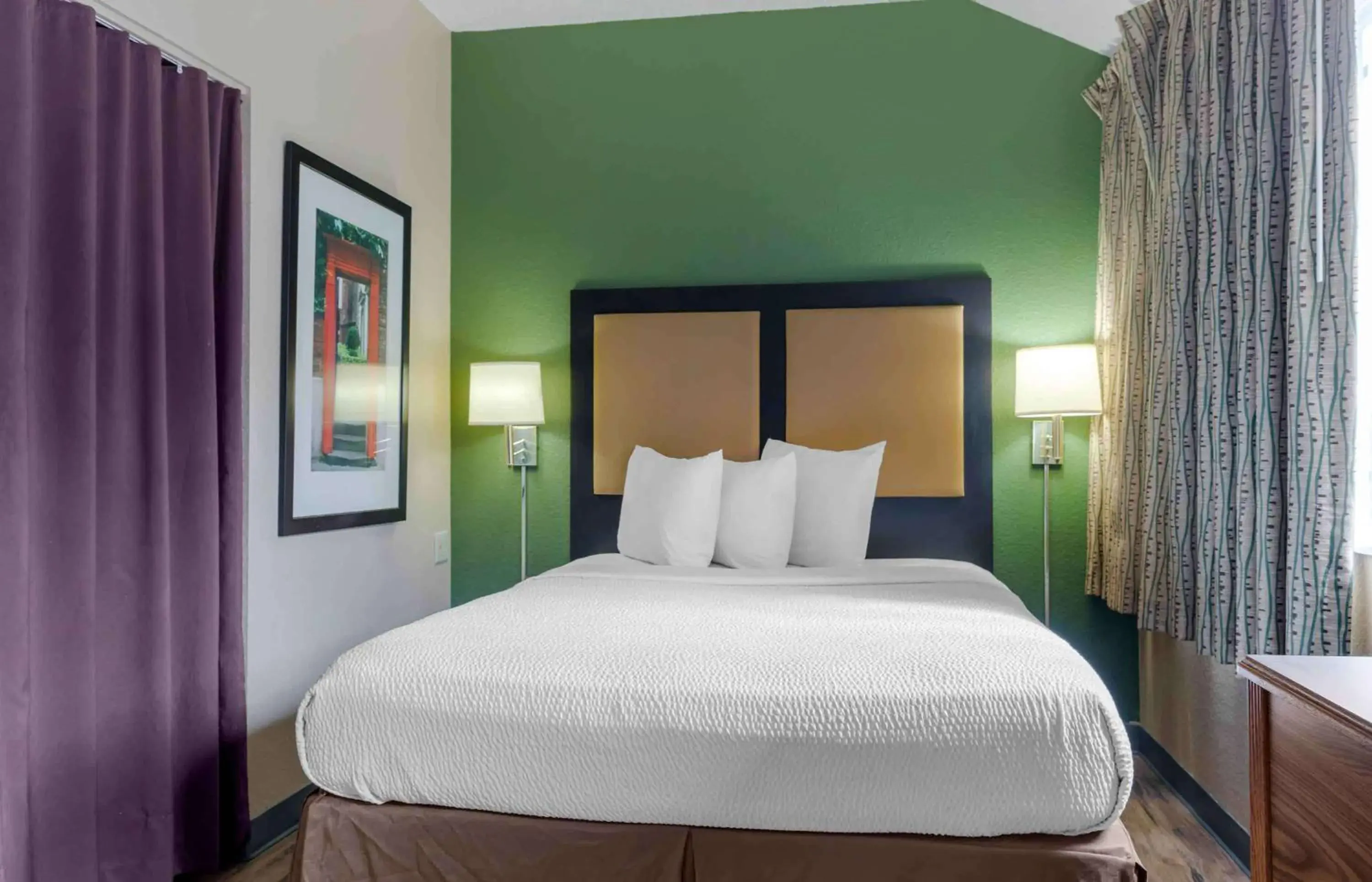 Deluxe Studio with 1 Queen Bed - Non-Smoking in Extended Stay America Suites - Dallas - Plano Parkway Deluxe Studio with 1 Queen Bed - Non-Smoking in Extended Stay America Suites - Dallas - Plano Parkway