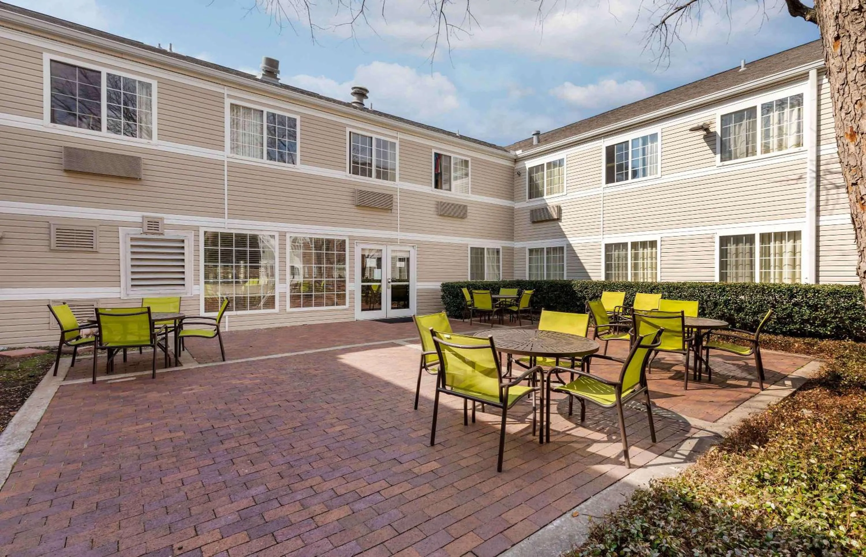 Property building in Extended Stay America Suites - Dallas - Plano Parkway