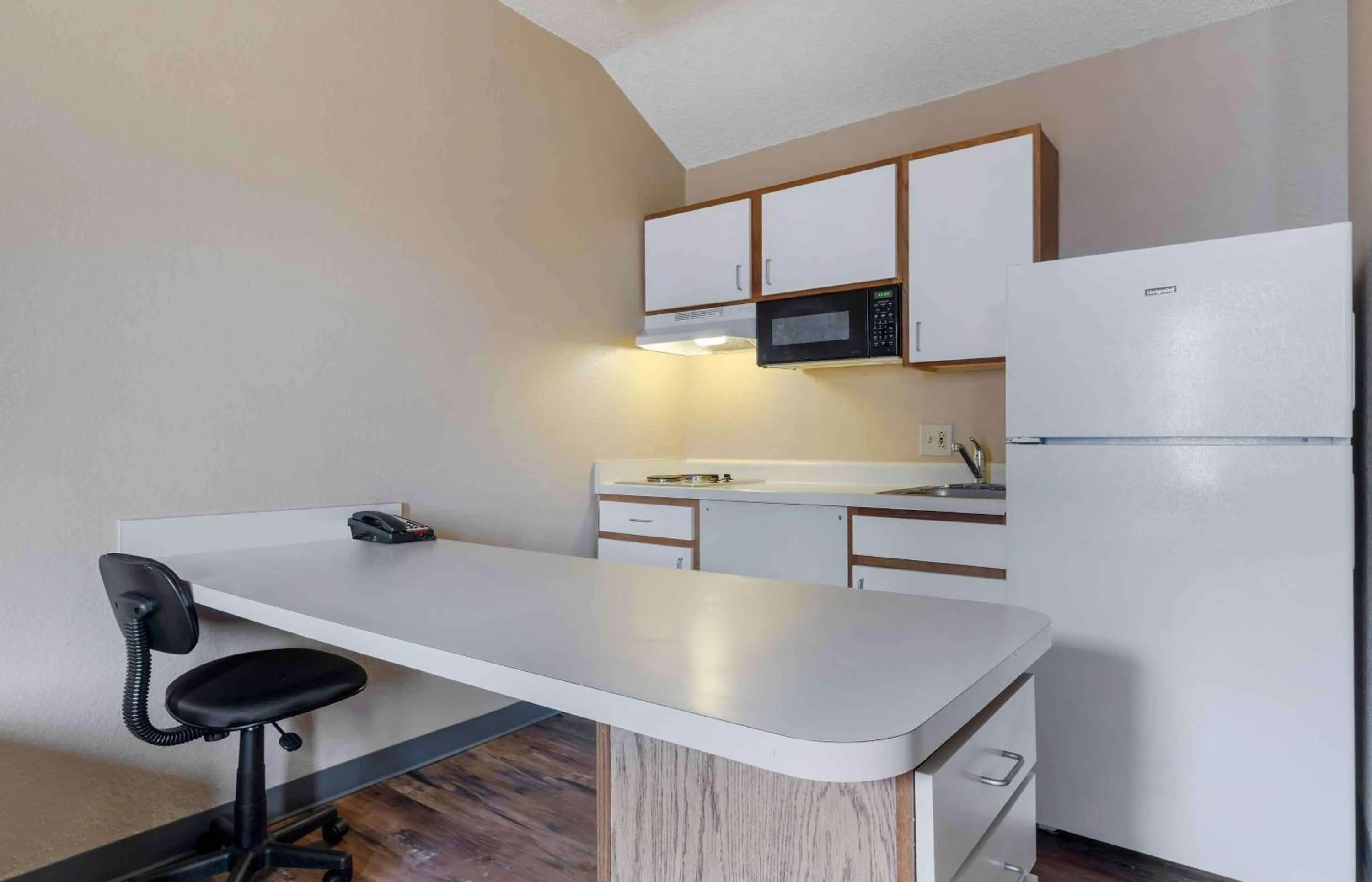 Kitchen or kitchenette in Extended Stay America Suites - Dallas - Plano Parkway