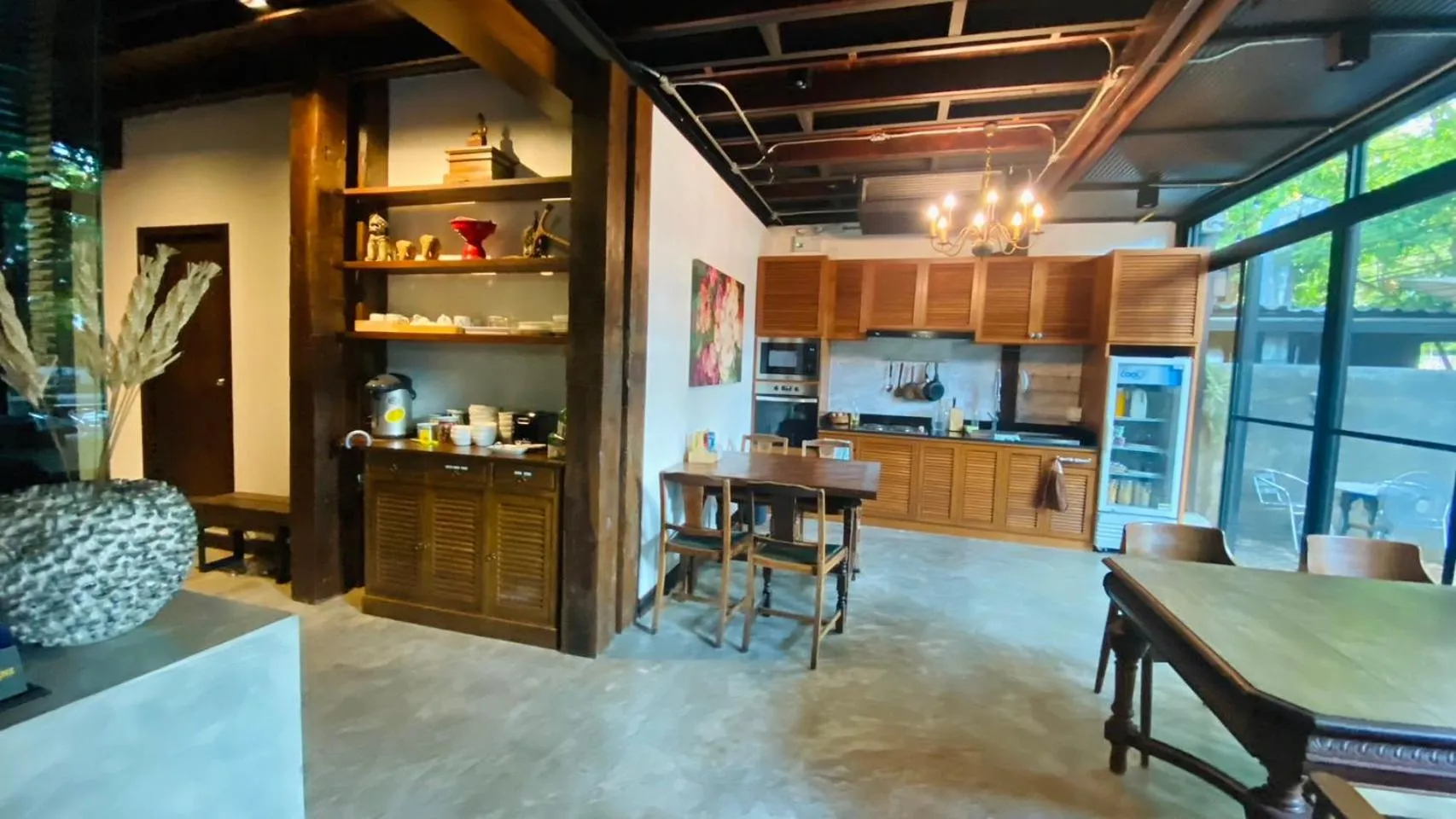 Restaurant/places to eat in The Eight Ratvithi House