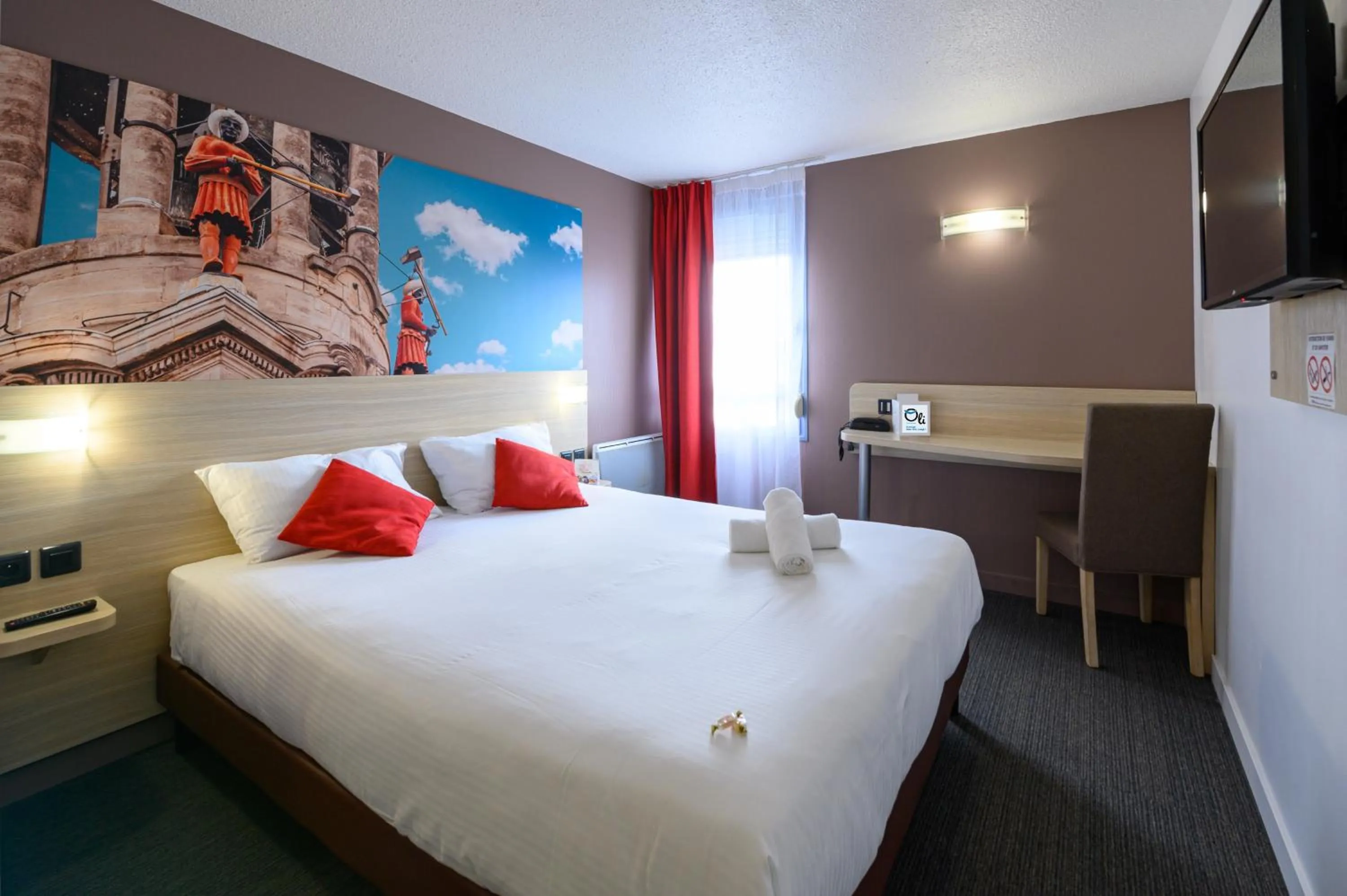 Bed in The Originals City, Tabl'Hôtel, Cambrai (Inter-Hotel)