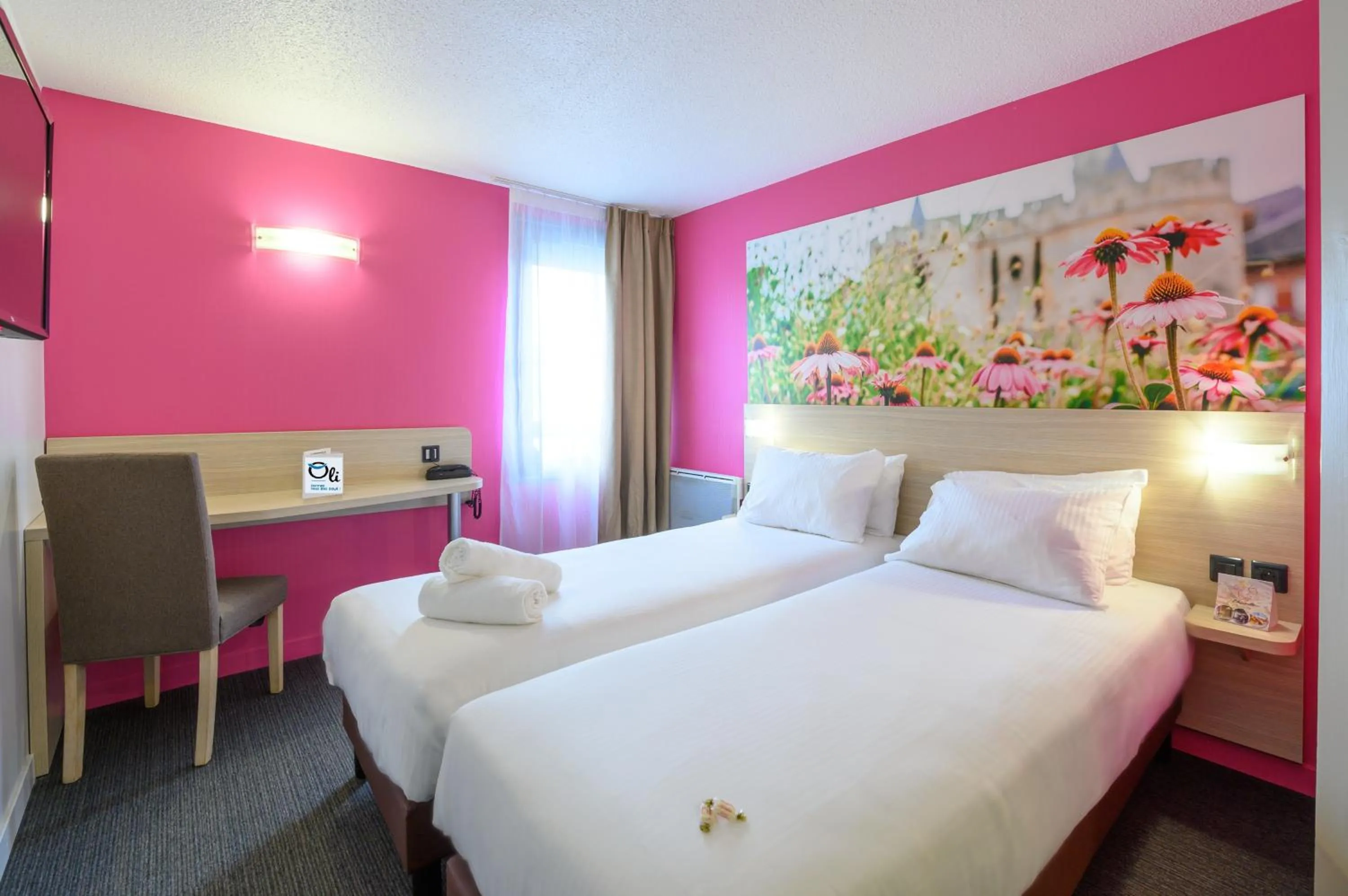 Bed in The Originals City, Tabl'Hôtel, Cambrai (Inter-Hotel)