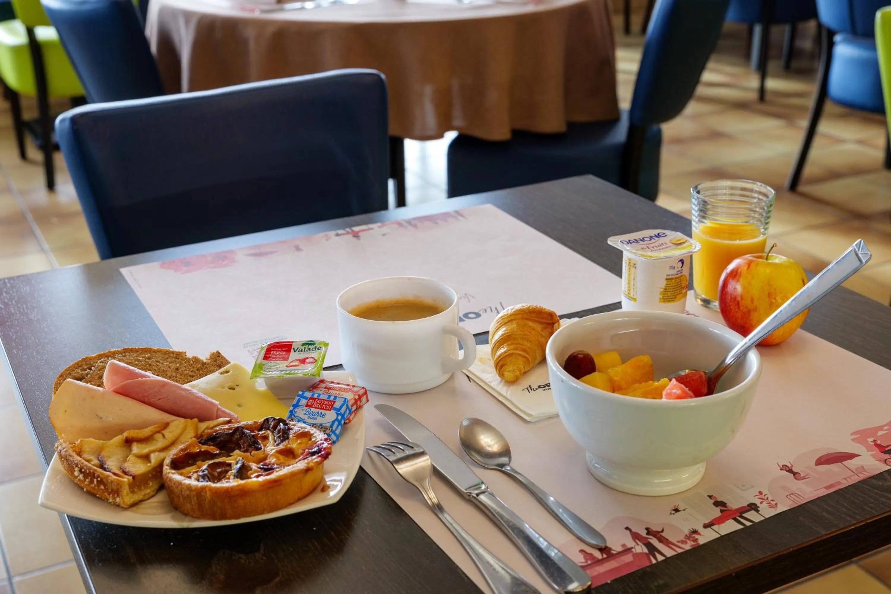 Buffet breakfast in The Originals City, Tabl'Hôtel, Cambrai (Inter-Hotel)