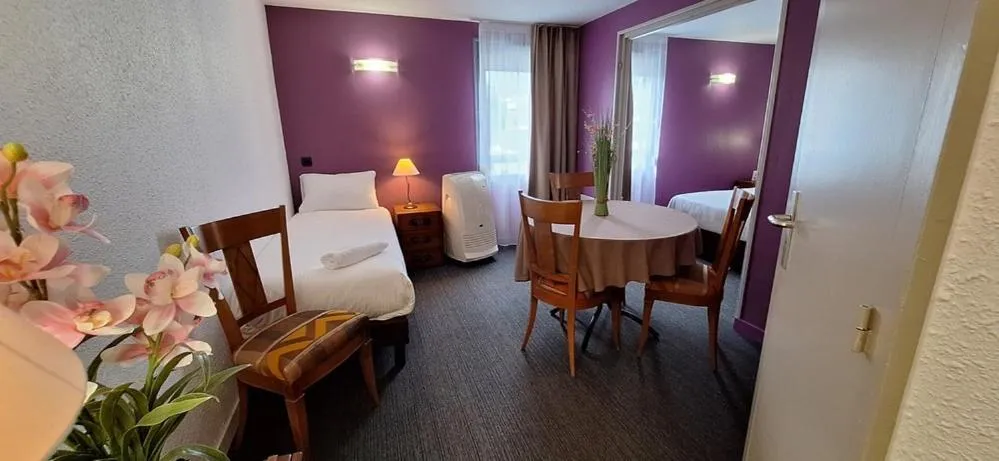 Bed in The Originals City, Tabl'Hôtel, Cambrai (Inter-Hotel)