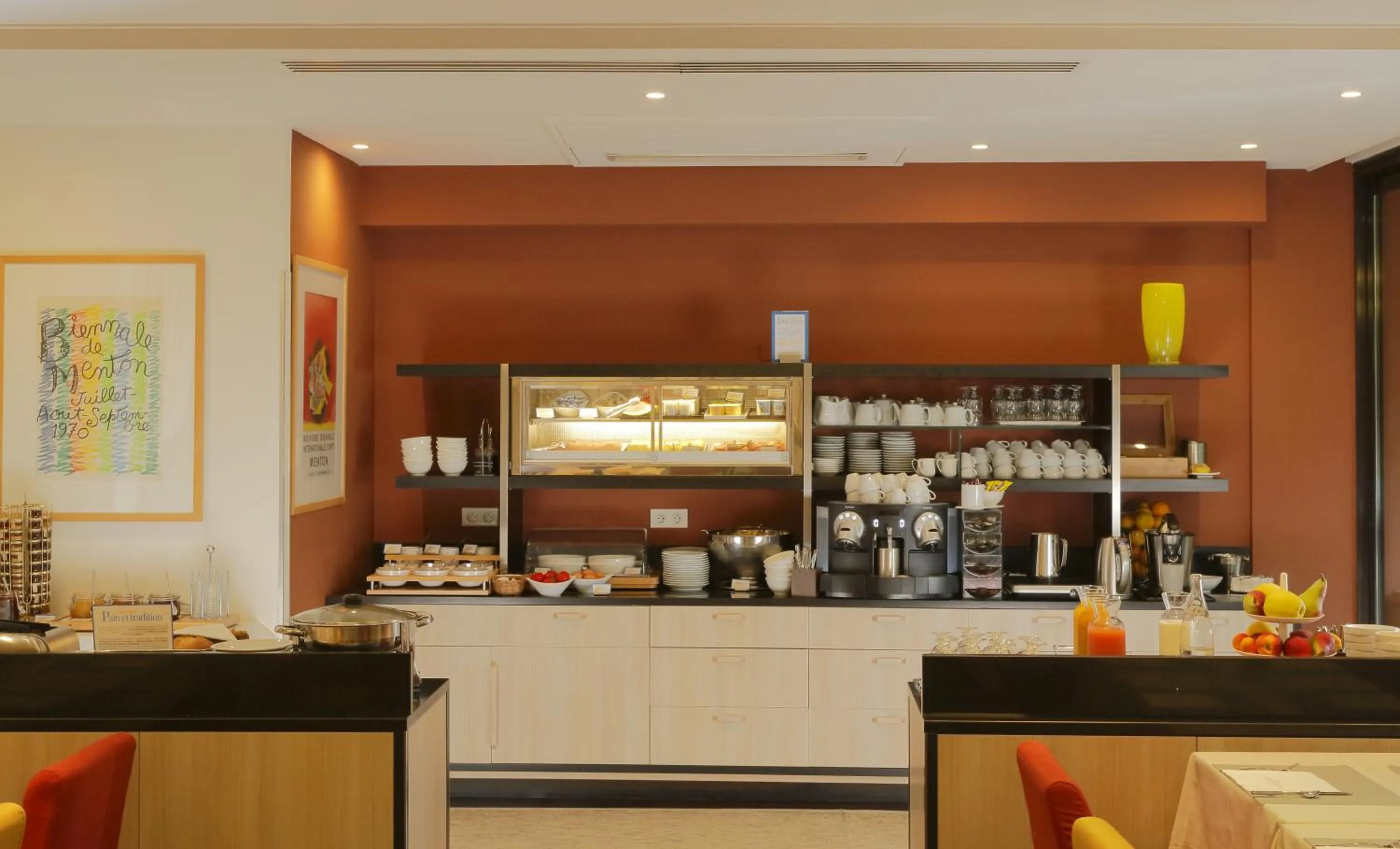 Buffet breakfast in Hotel Napoléon