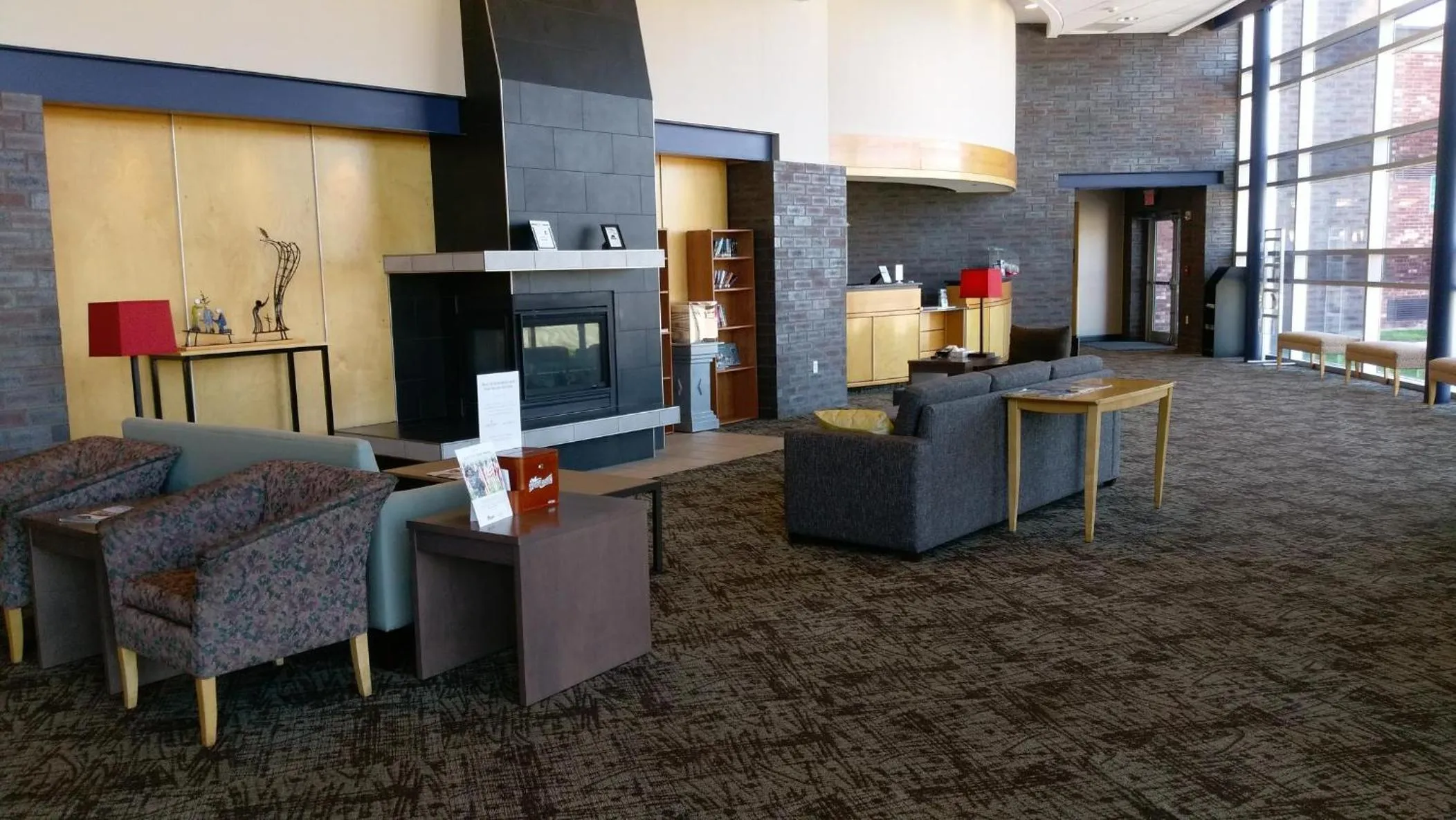 Seating area in Country Inn & Suites by Radisson, Fergus Falls, MN