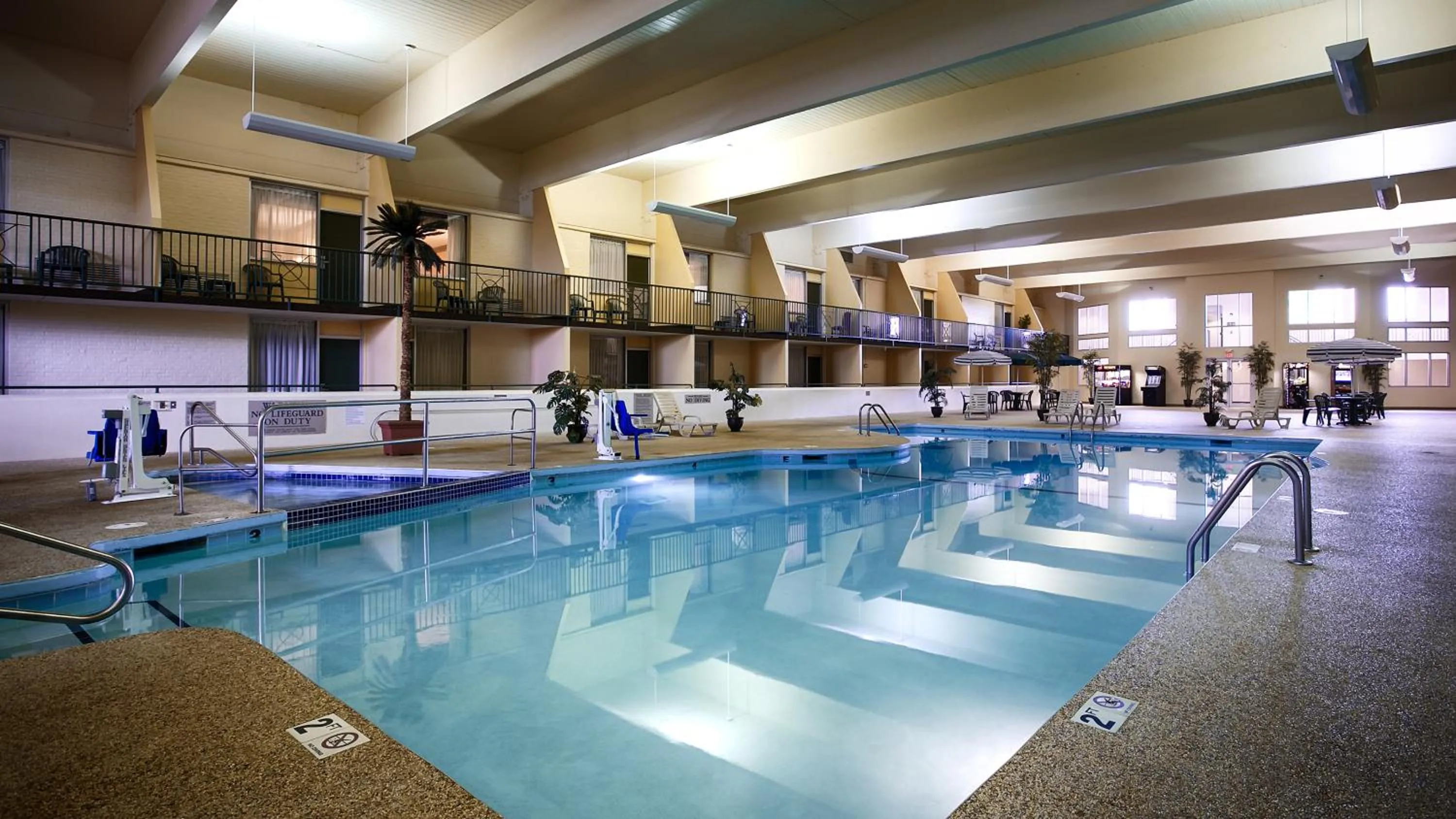 Swimming pool in Country Inn & Suites by Radisson, Fergus Falls, MN