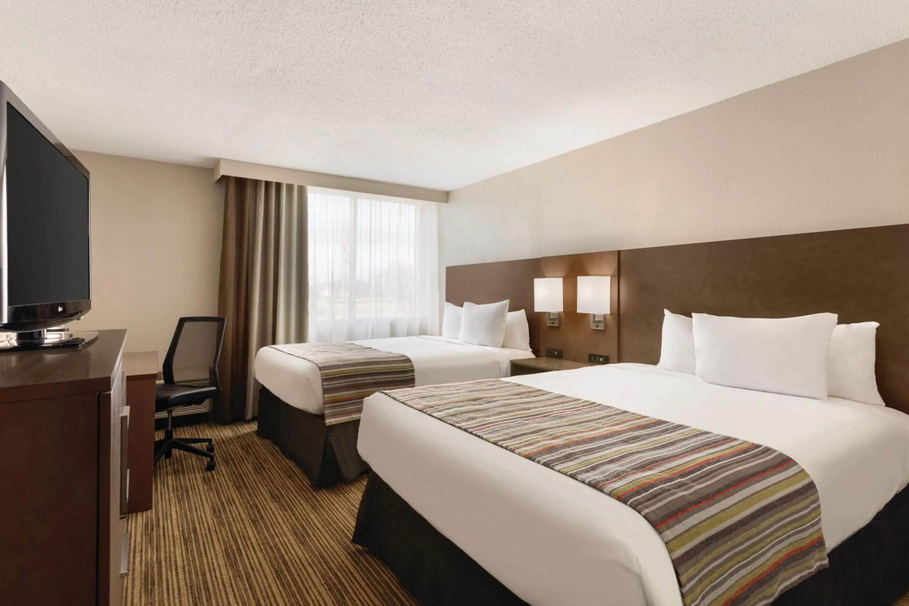 Photo of the whole room, Bed in Country Inn & Suites by Radisson, Fergus Falls, MN