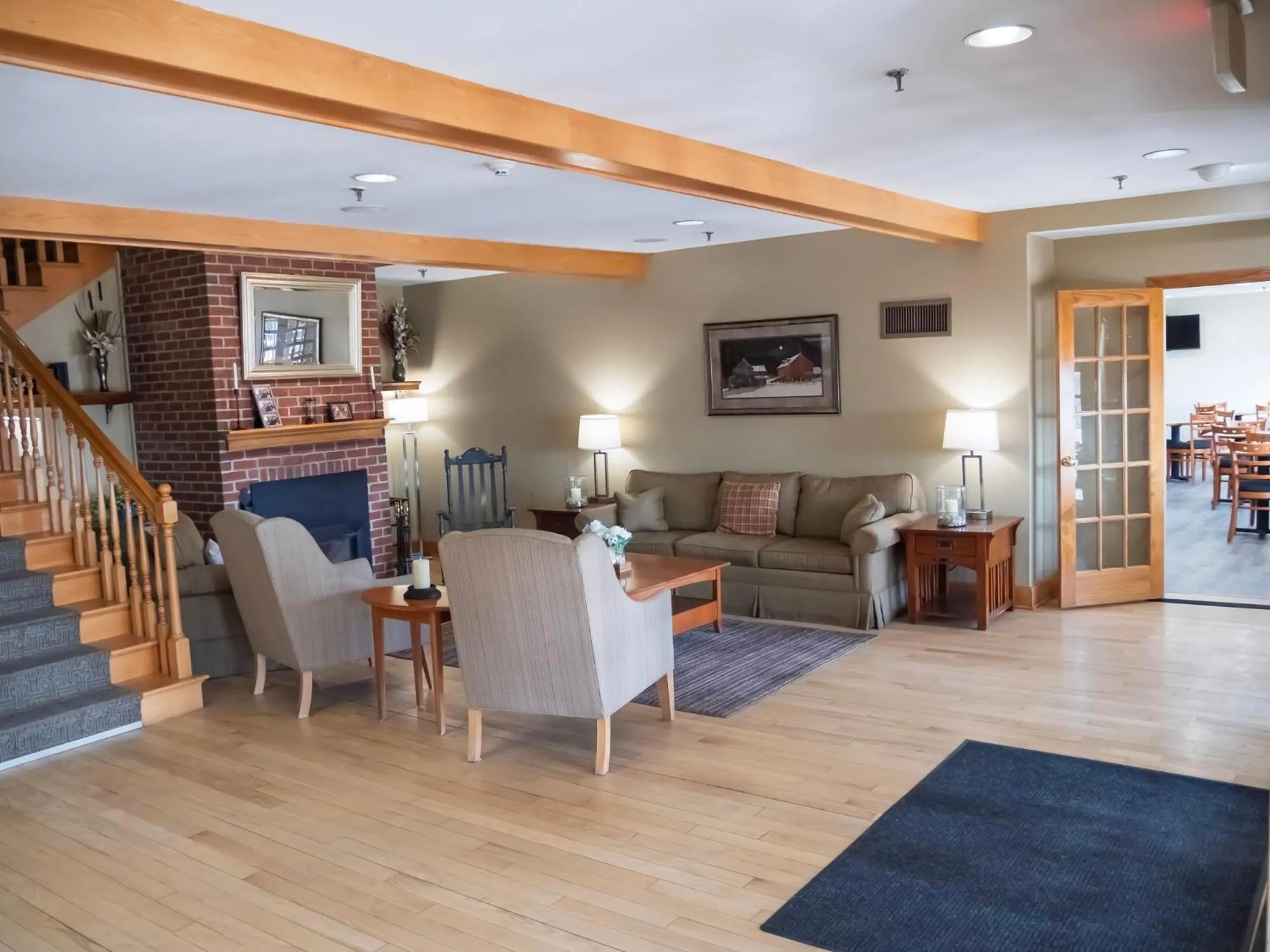 Seating area in Country Inn at the Mall