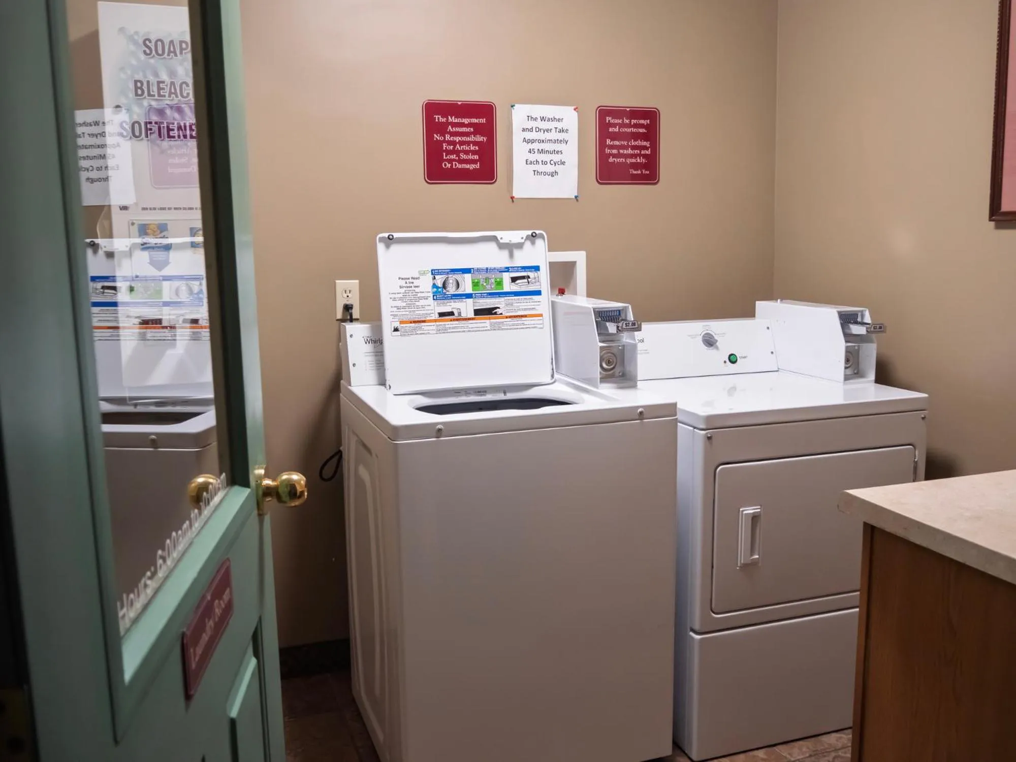 laundry in Country Inn at the Mall