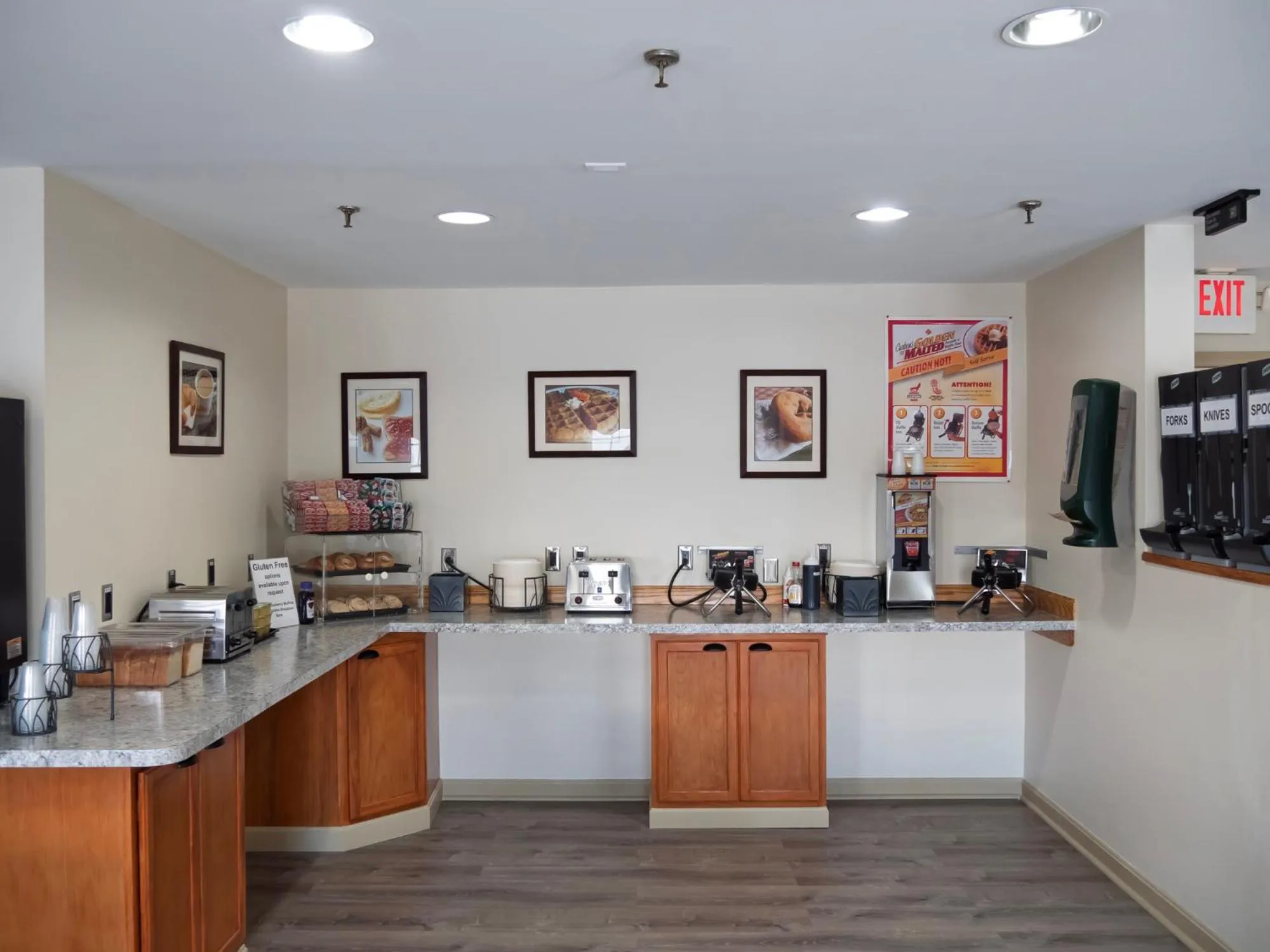 Breakfast in Country Inn at the Mall