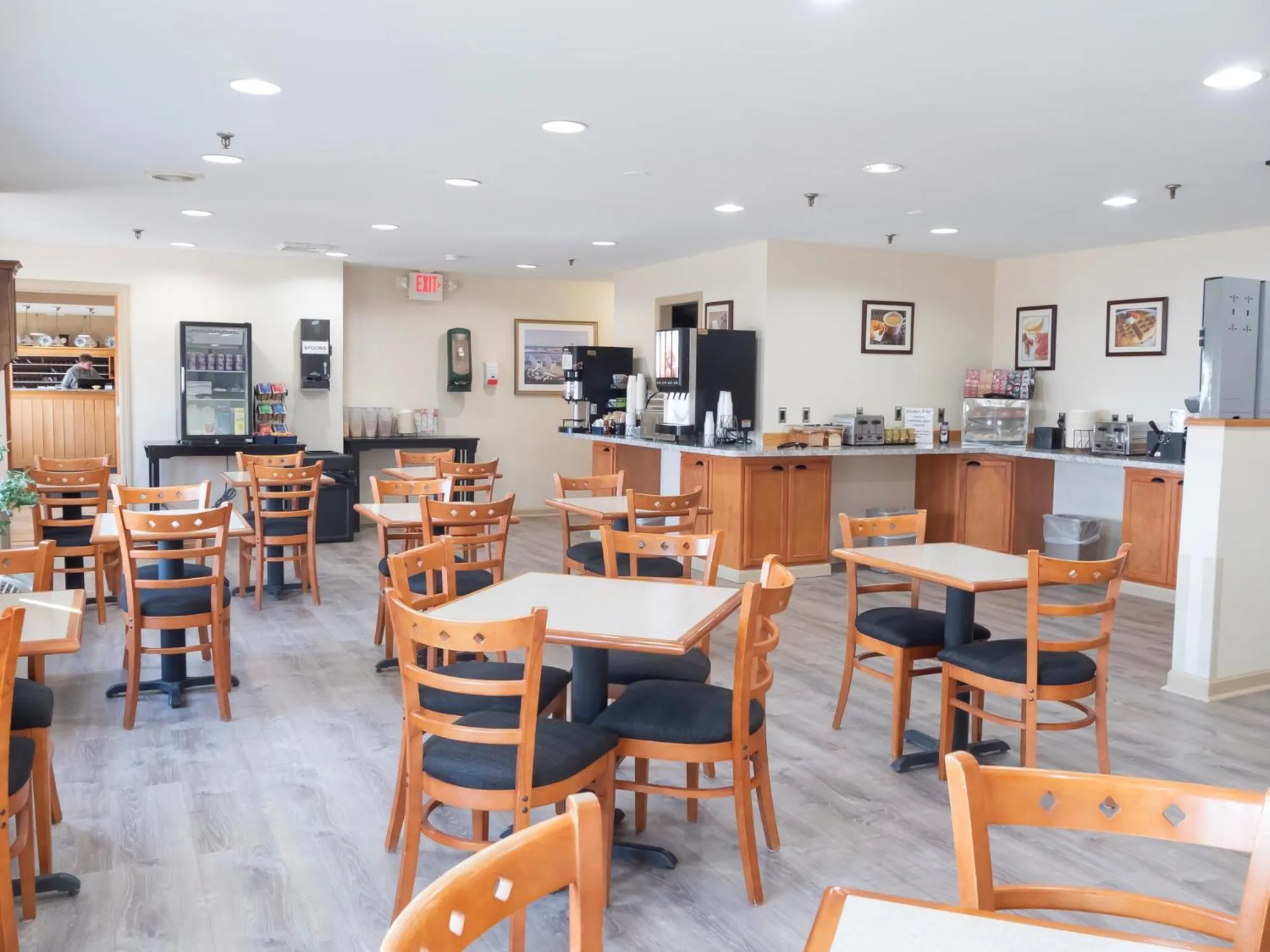 Breakfast in Country Inn at the Mall