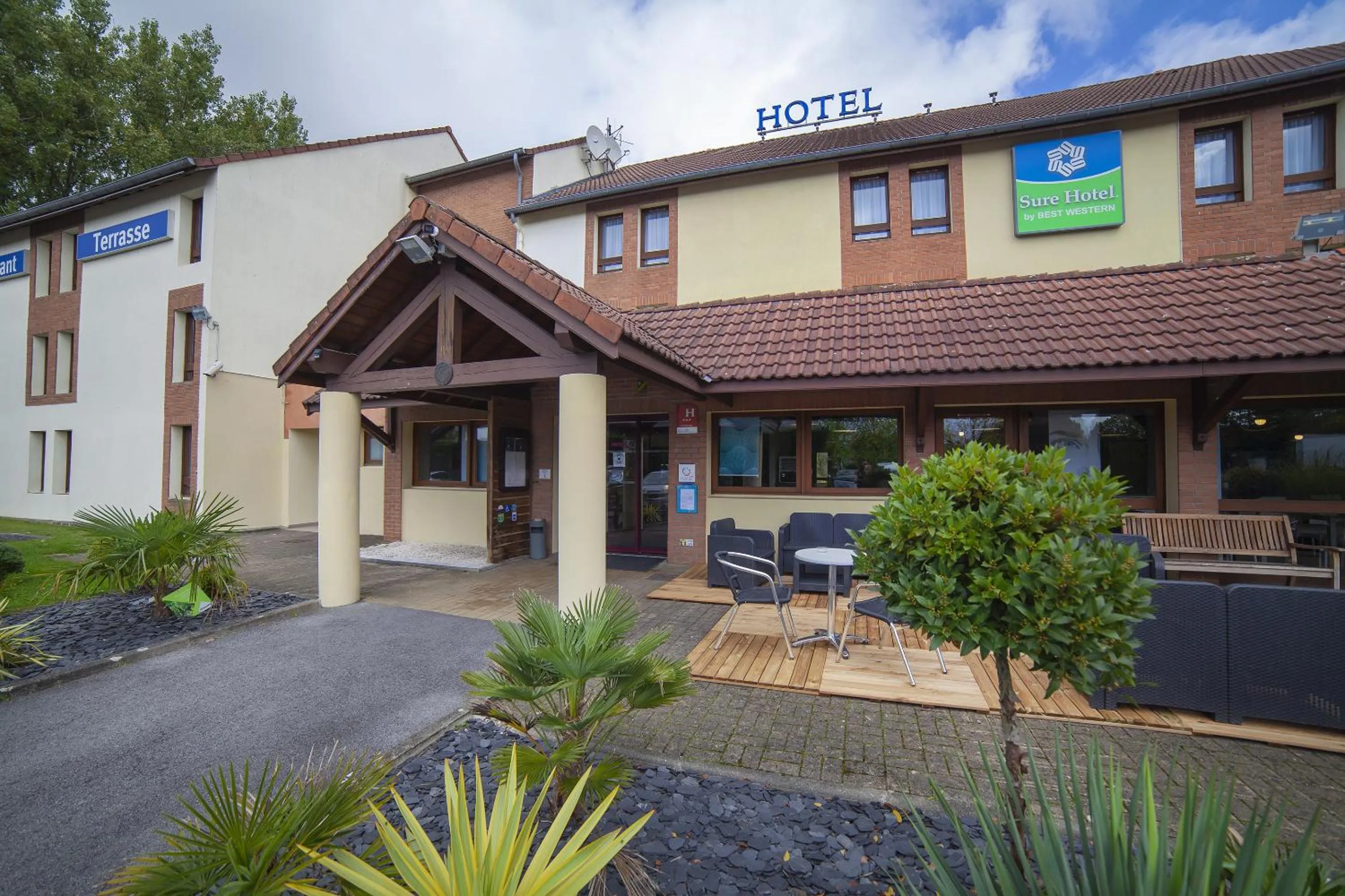 Property building in Sure Hotel by Best Western Lille Tourcoing Ex Hotel Garden