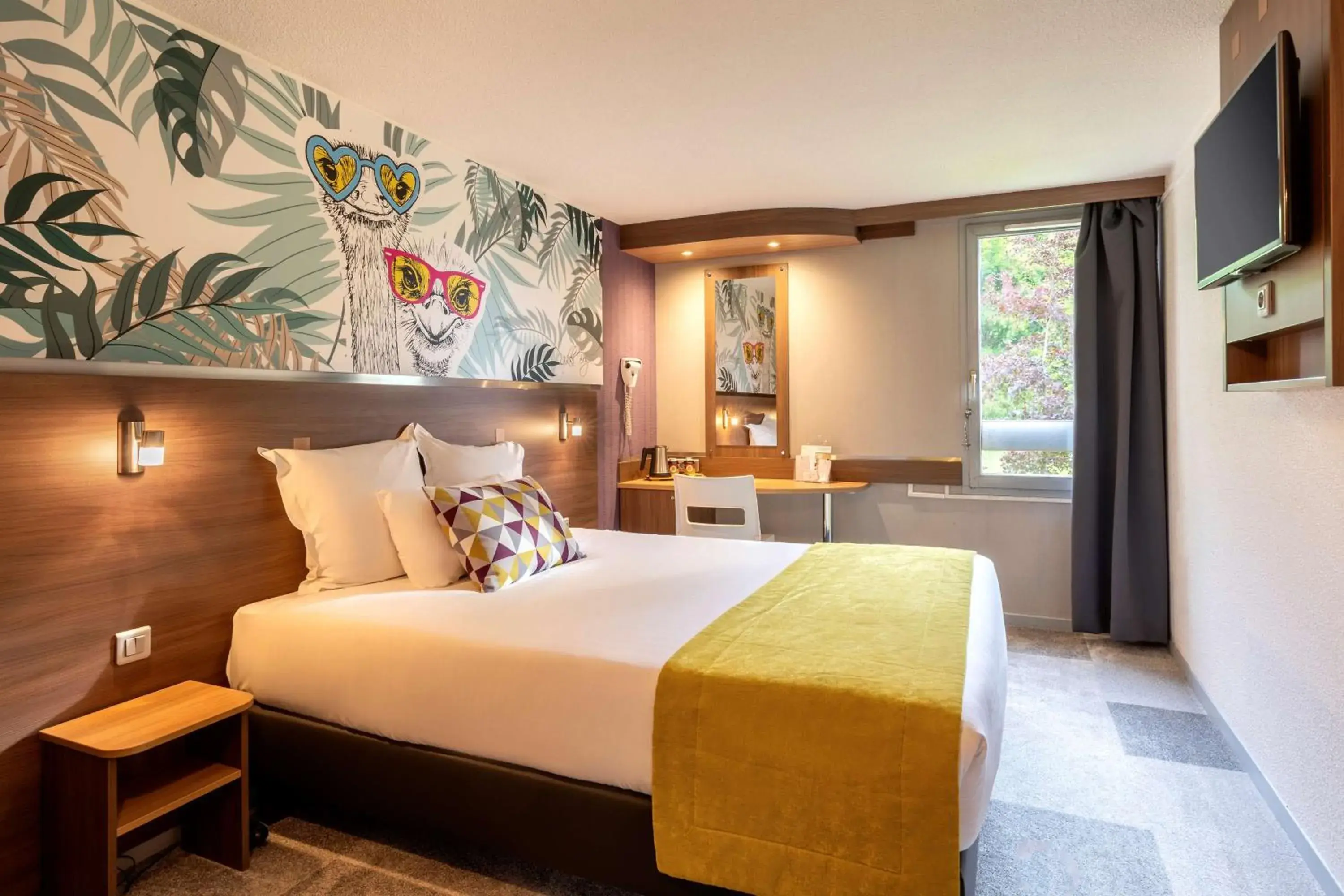 Standard Queen Room with Garden View in Sure Hotel by Best Western Lille Tourcoing Ex Hotel Garden Standard Queen Room with Garden View in Sure Hotel by Best Western Lille Tourcoing Ex Hotel Garden