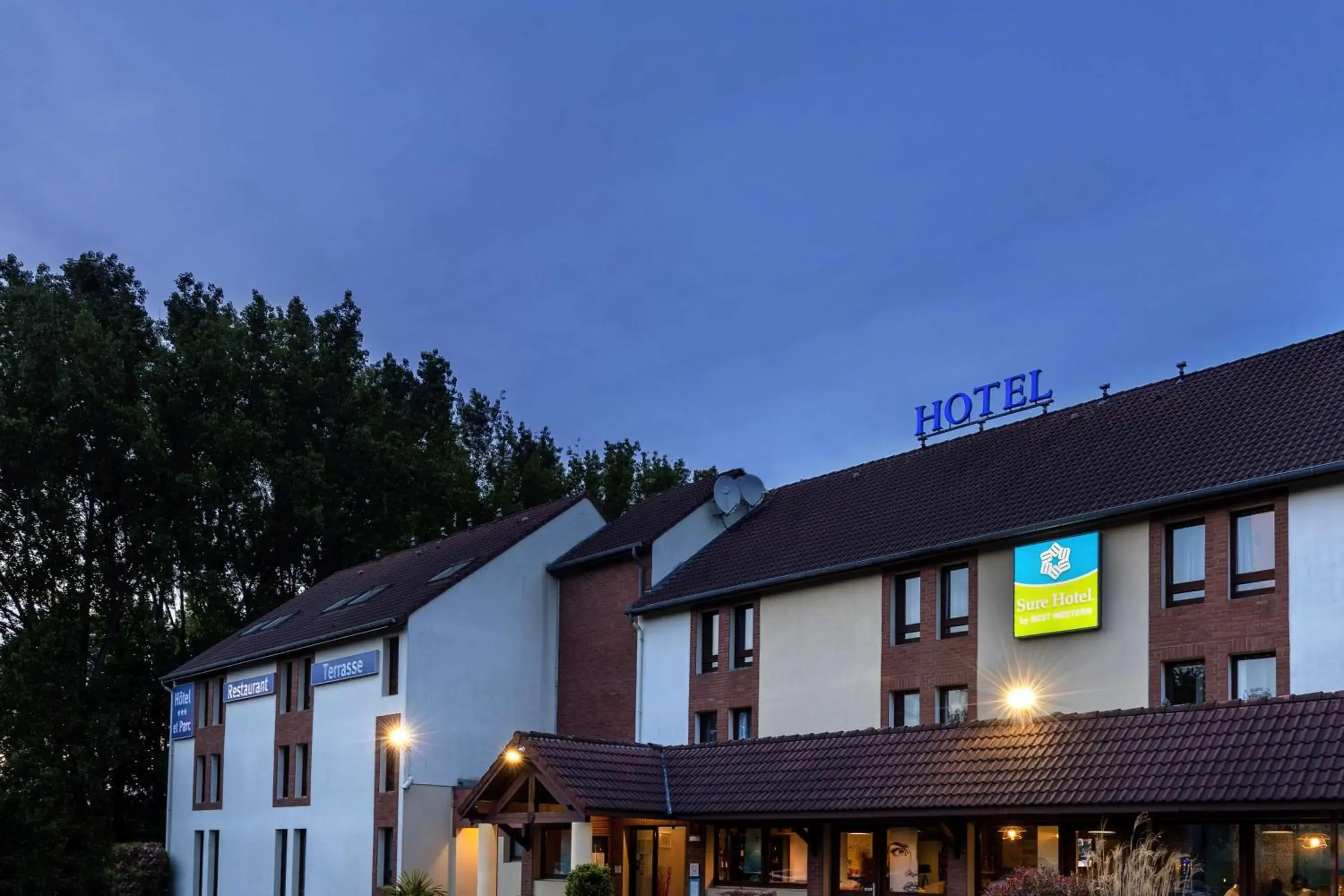 Property building in Sure Hotel by Best Western Lille Tourcoing Ex Hotel Garden Property building in Sure Hotel by Best Western Lille Tourcoing Ex Hotel Garden