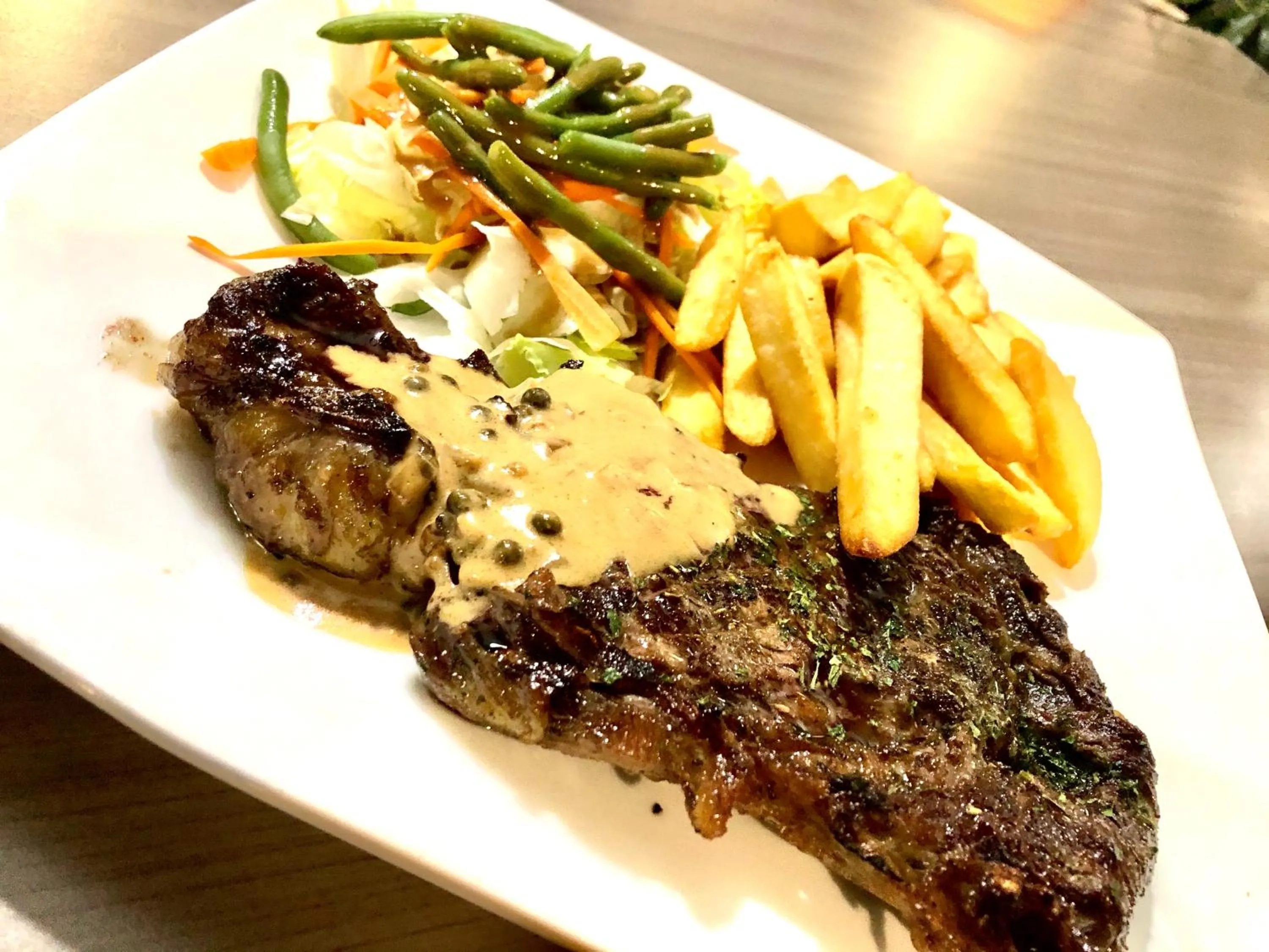 Food and drinks in Sure Hotel by Best Western Lille Tourcoing Ex Hotel Garden