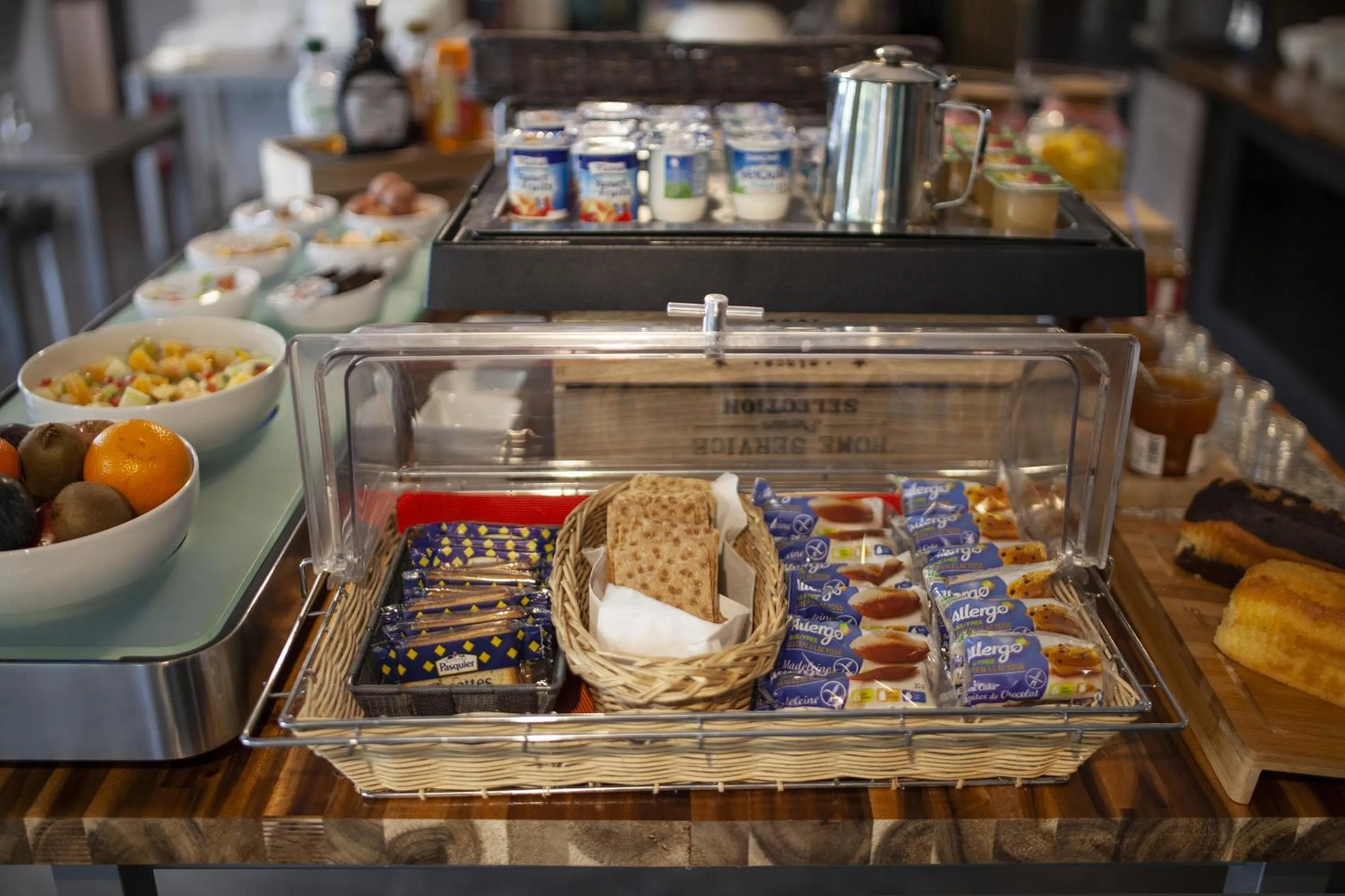 Food and drinks in Sure Hotel by Best Western Lille Tourcoing Ex Hotel Garden