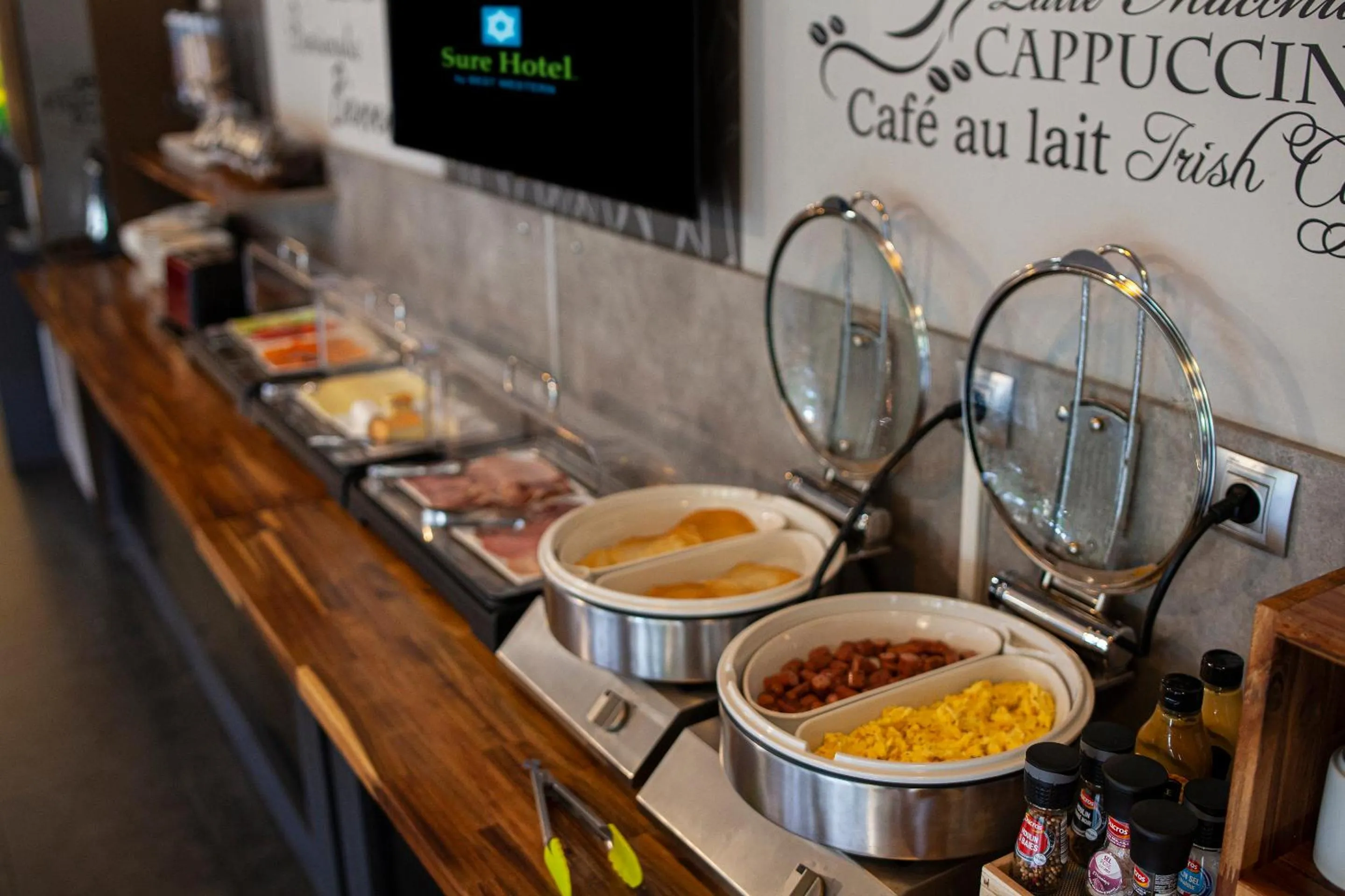 Food and drinks in Sure Hotel by Best Western Lille Tourcoing Ex Hotel Garden