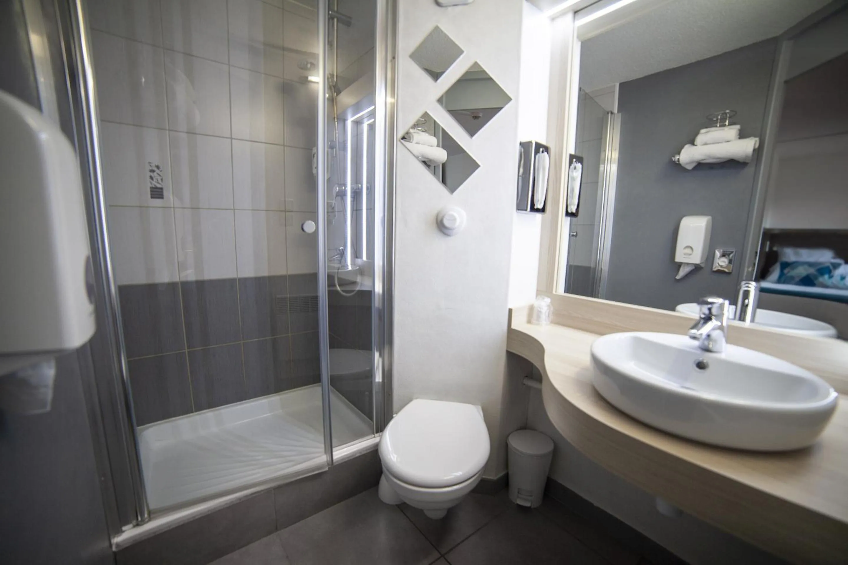 Bathroom in Sure Hotel by Best Western Lille Tourcoing Ex Hotel Garden