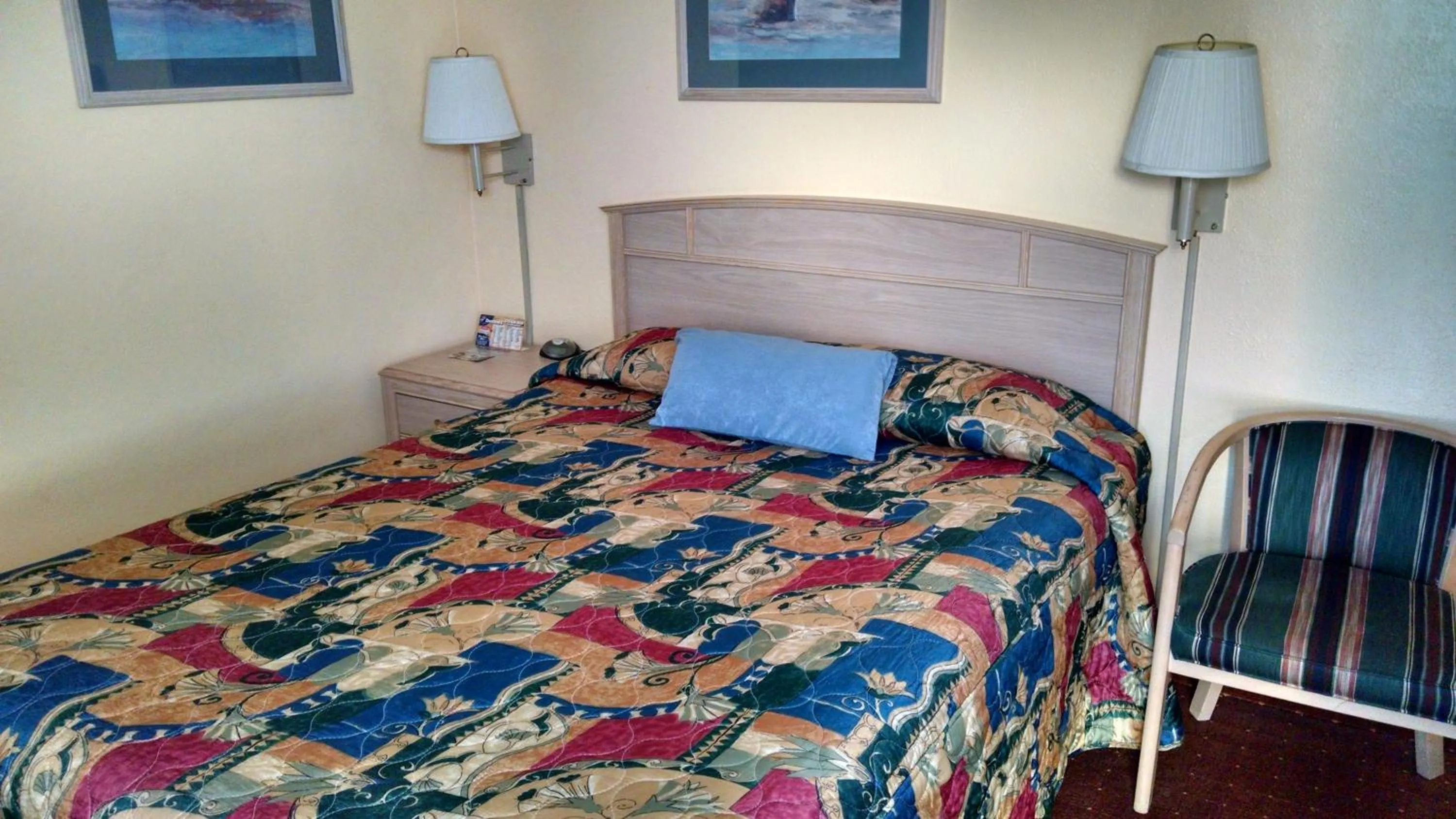 Bed in White Sands Motel