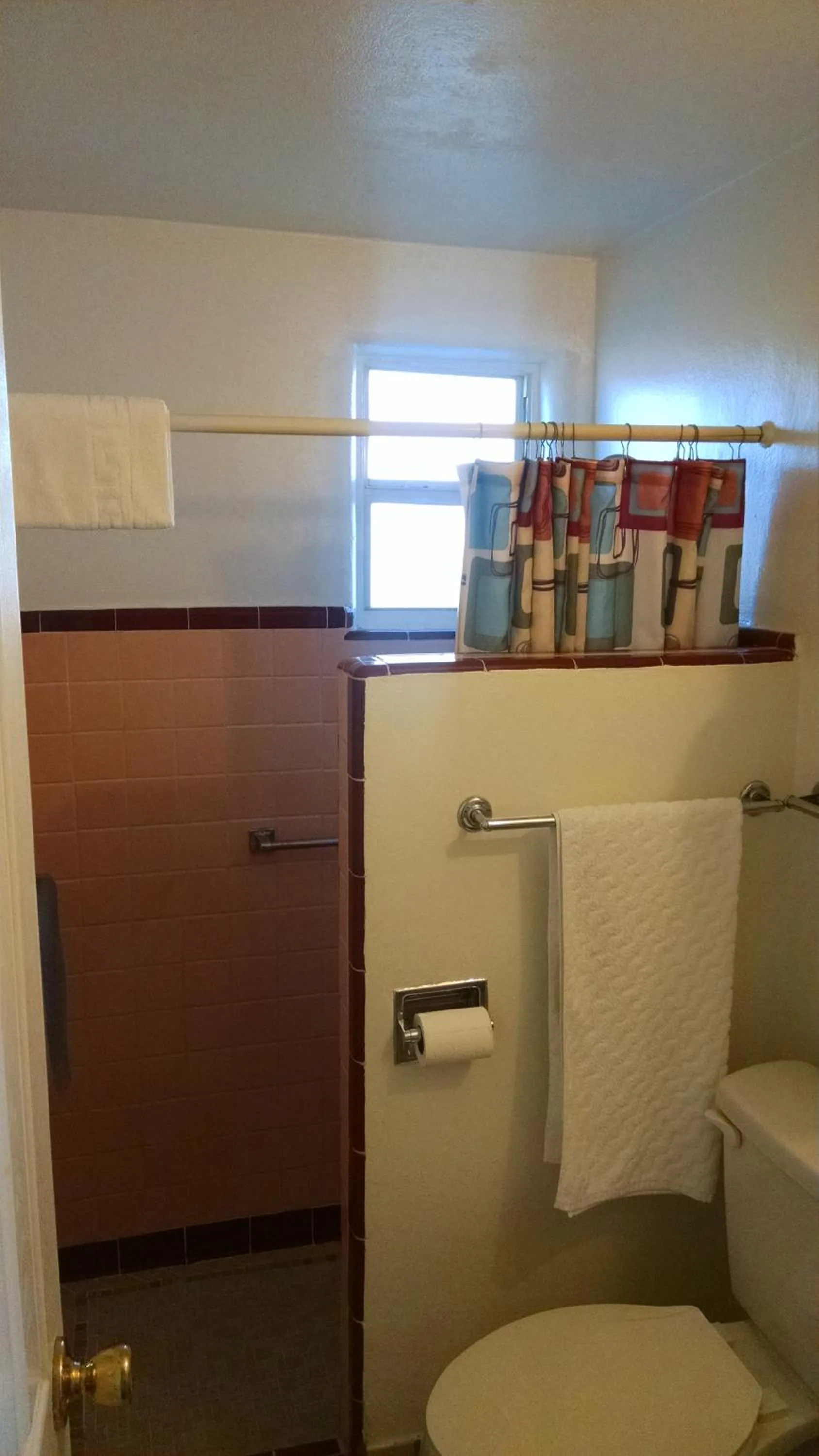 Bathroom in White Sands Motel