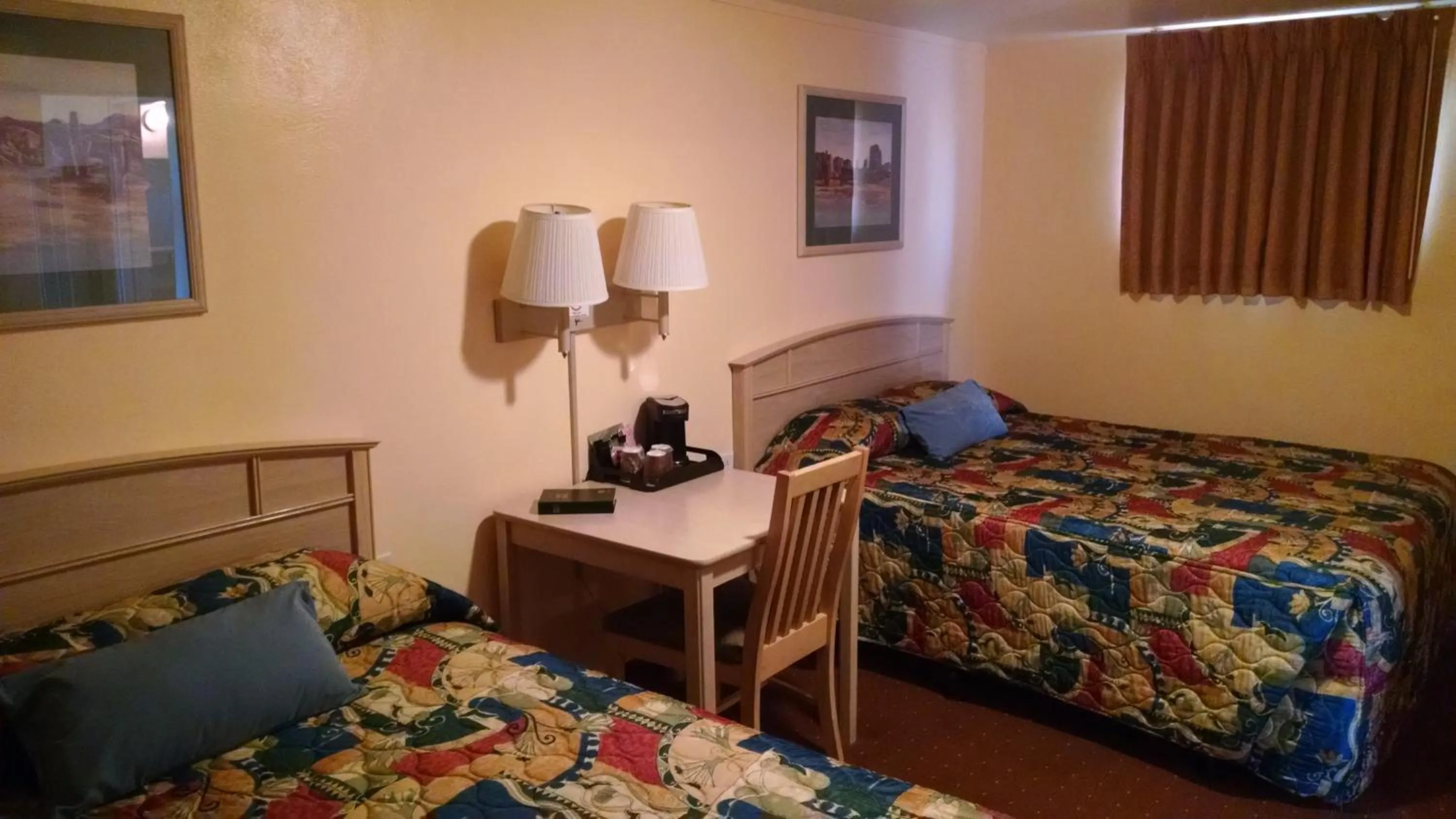 Decorative detail, Bed in White Sands Motel